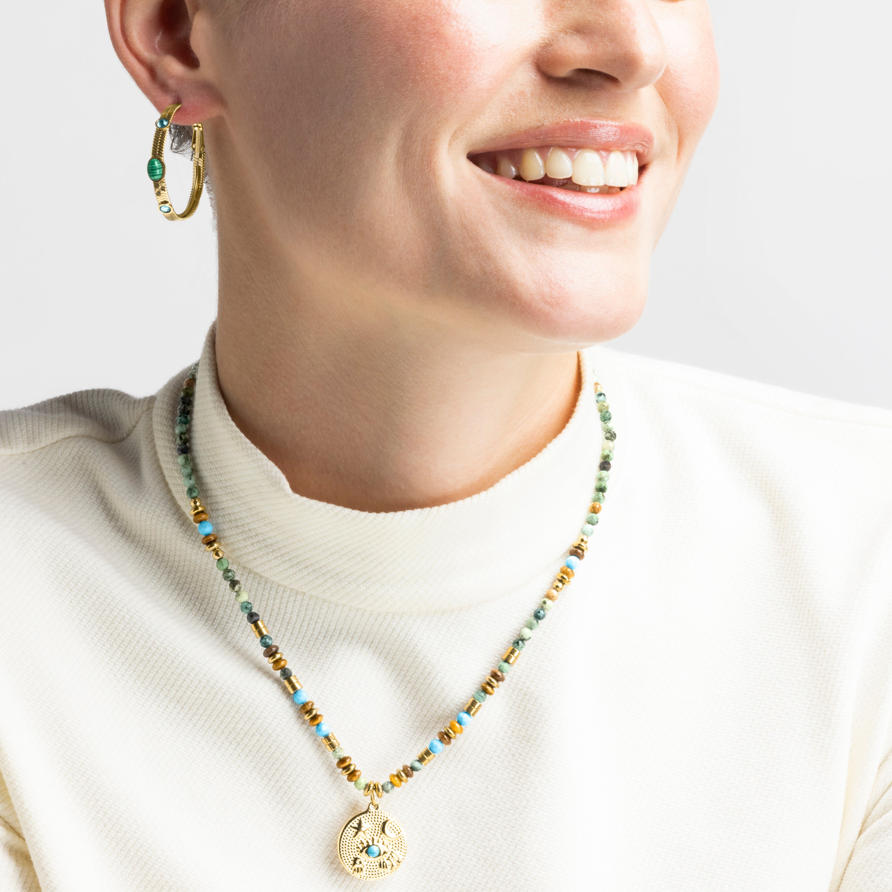 Halskette mit mehrfarbigen Natursteinen, 18k Goldfinish - Salki