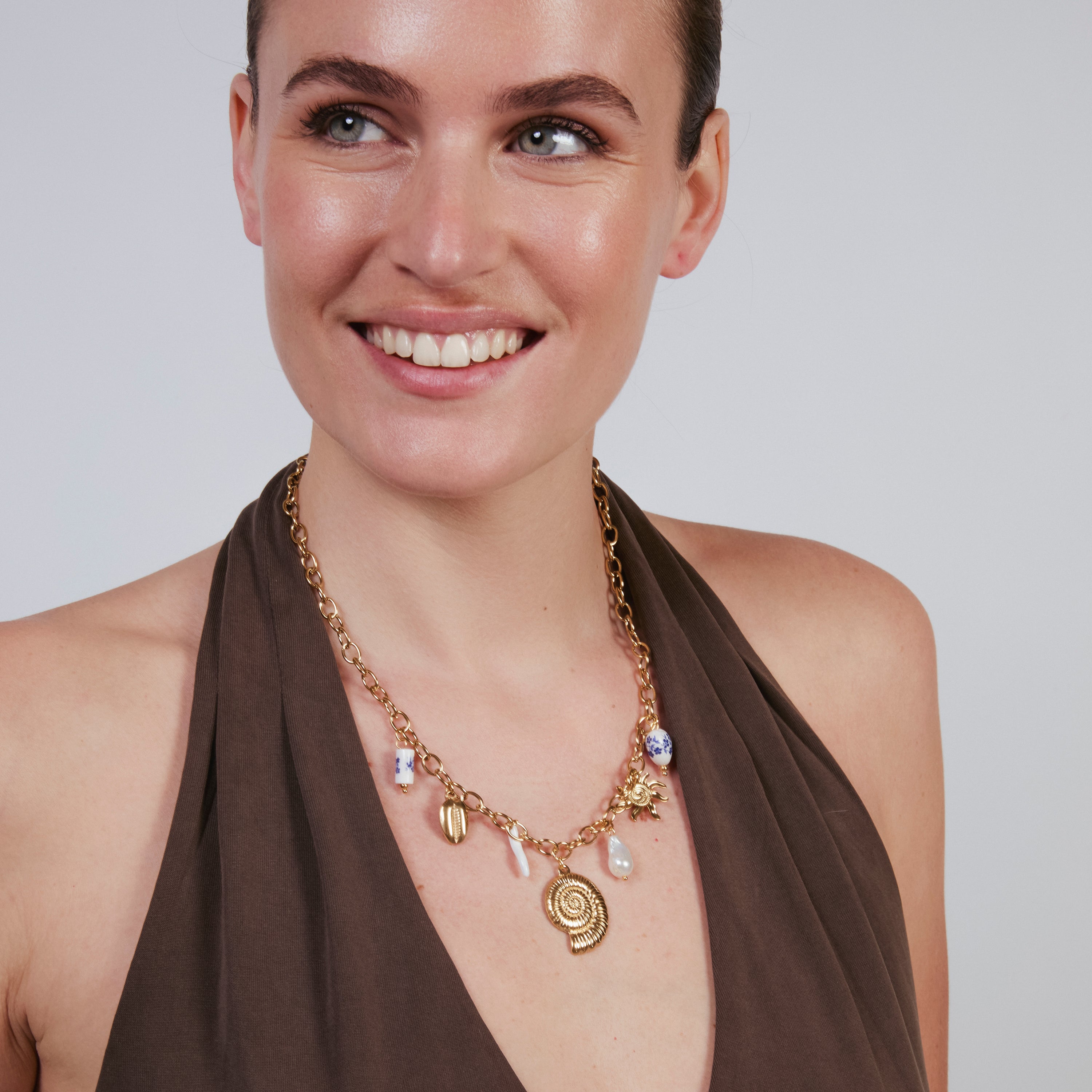 Collier en perle blanche avec finition en or jaune 18 carats - Ribeleg