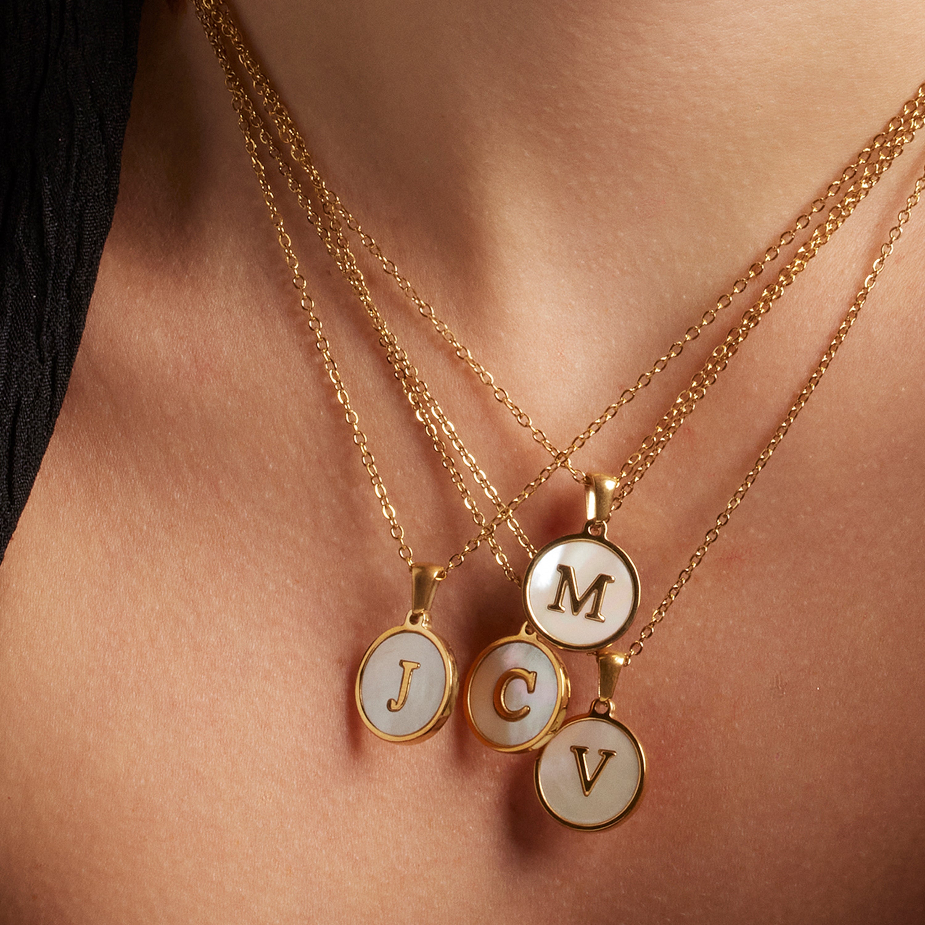 Collar de Madreperla Blanca acabado en oro amarillo 18K - Alphabet