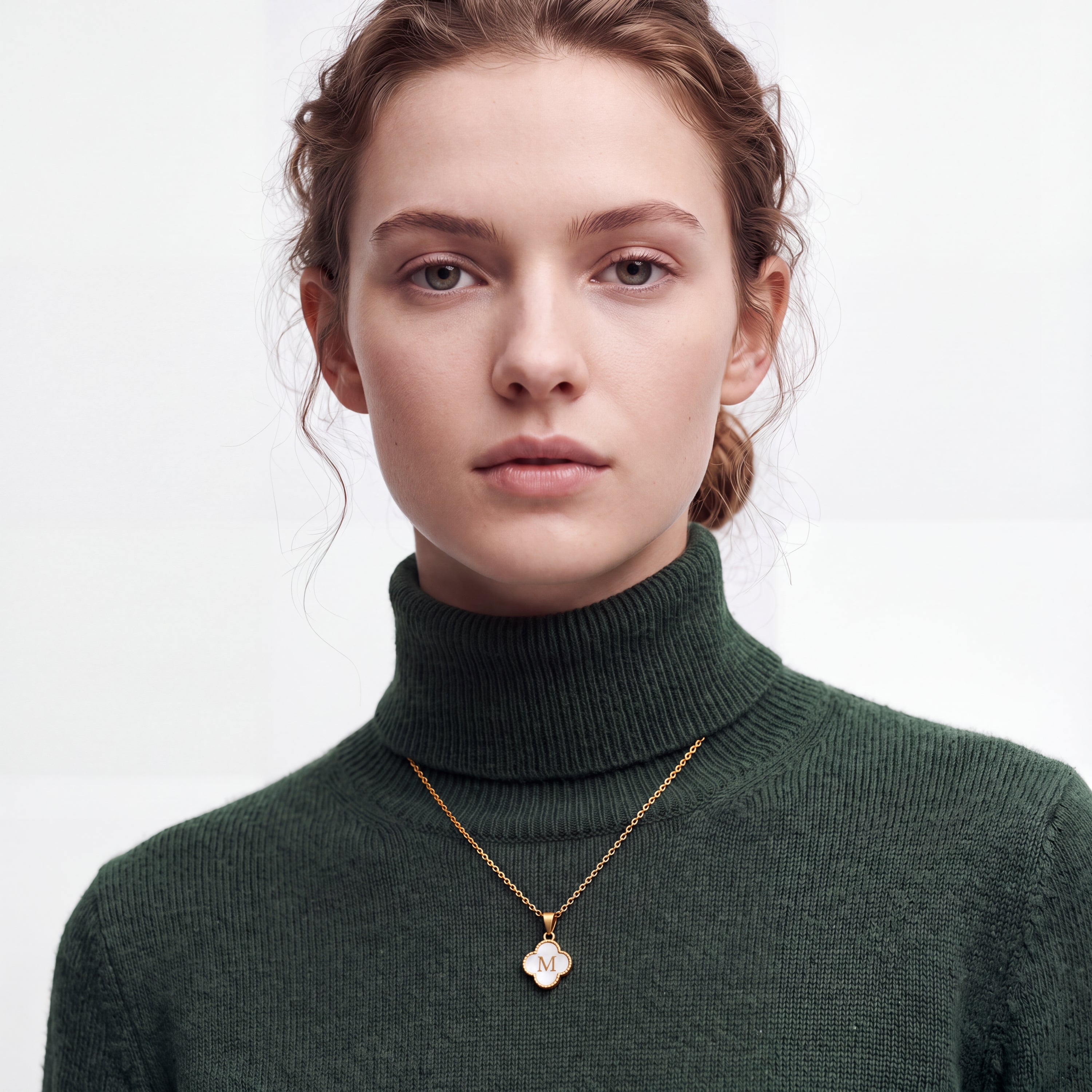 Collier aus weißer Perlmutt mit 18K Gelbgold-Finish - Alphabet