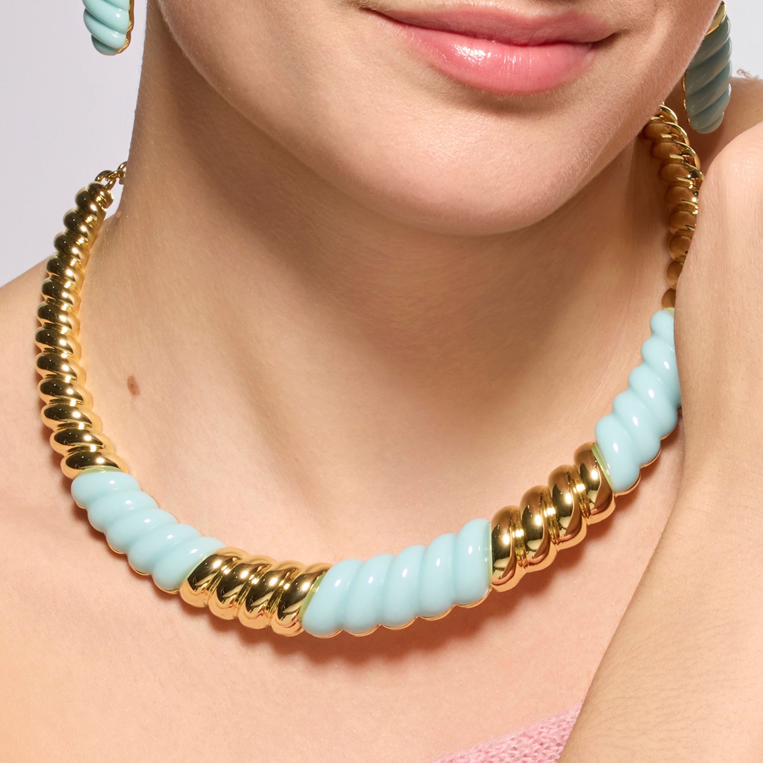 18k Yellow Gold Finished Necklace and Blue Resin - Rawil