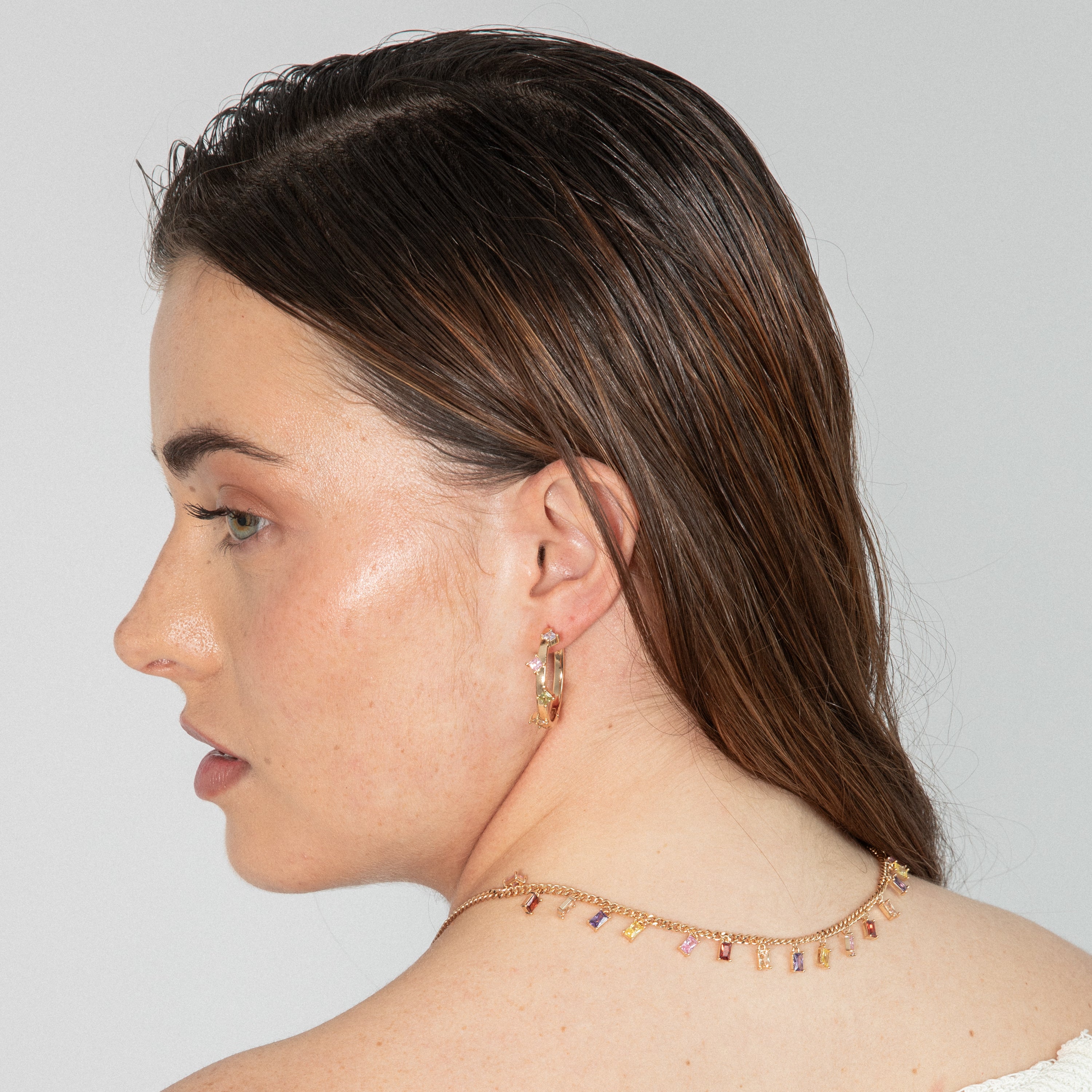 Colar de zircónia multicolor acabado em ouro amarelo de 18k - Enfo