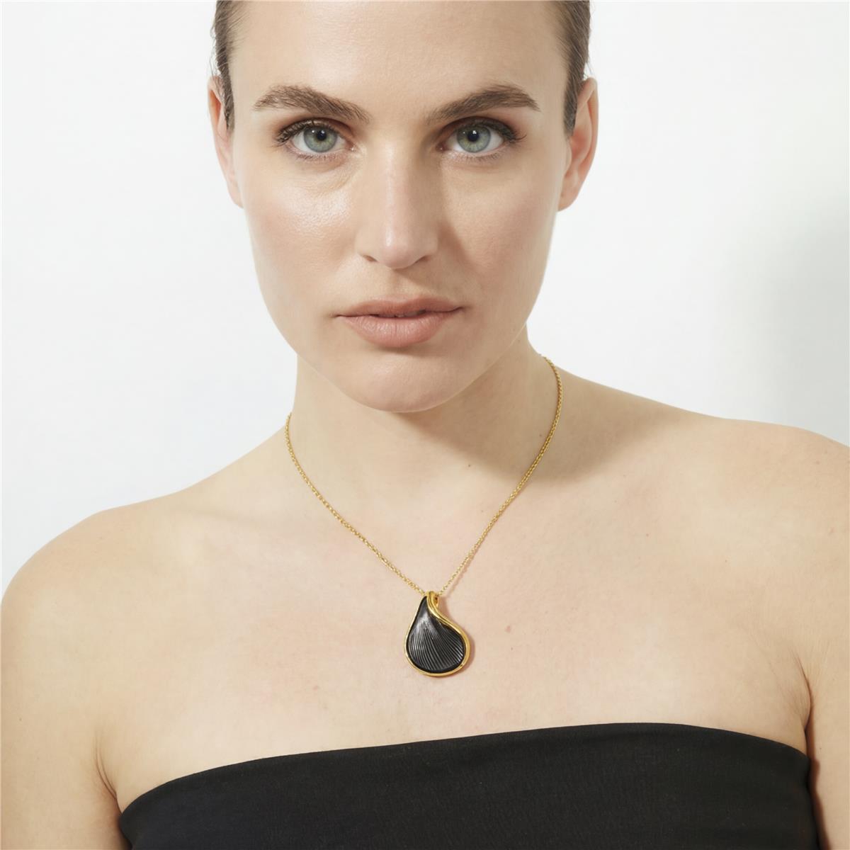 Collar de Lacado Negro acabado en oro amarillo de 18k - Overci