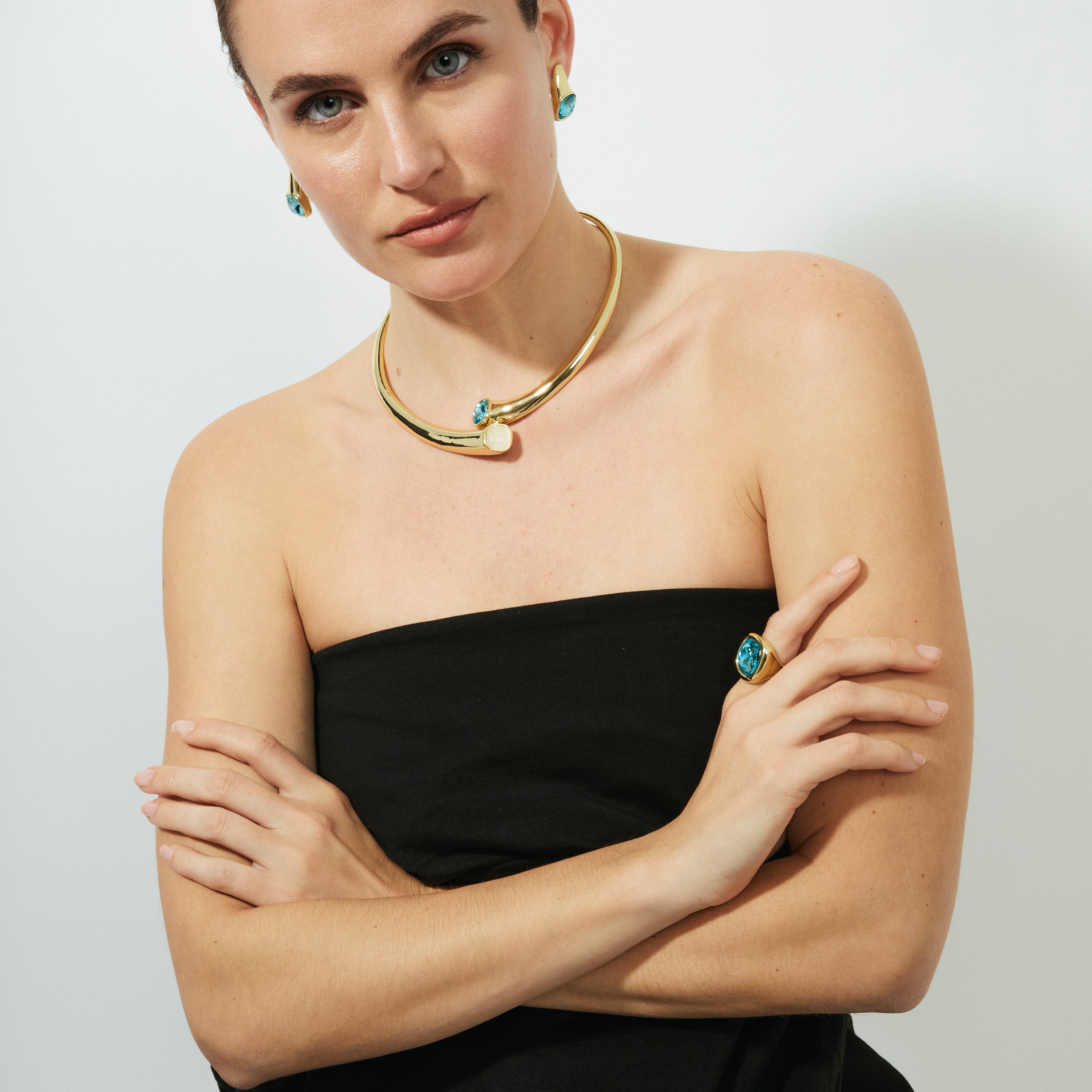 Collier en cristal bleu avec finition en or jaune 18 carats - Ione