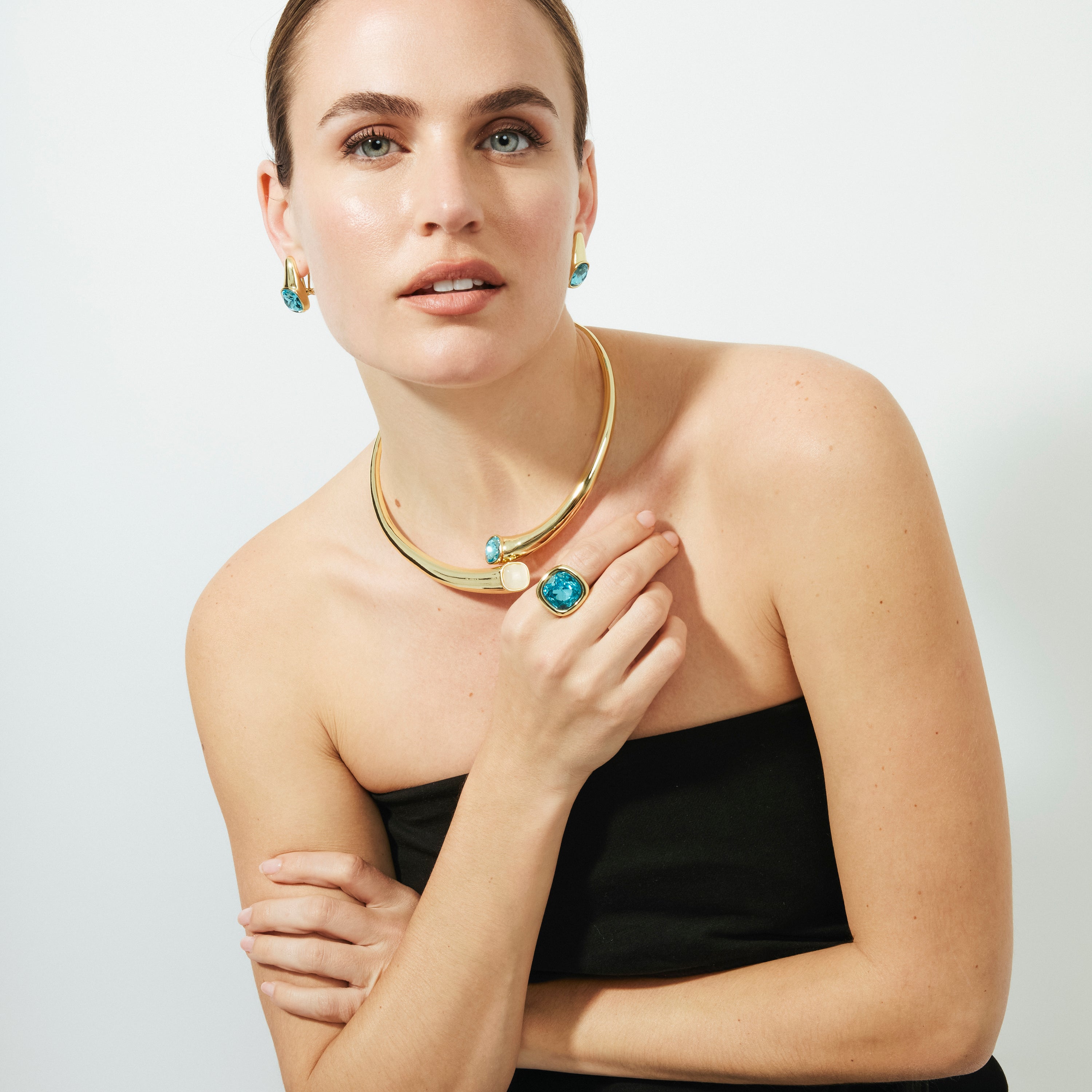 Blue Crystal Necklace finished in 18k yellow gold - Ione