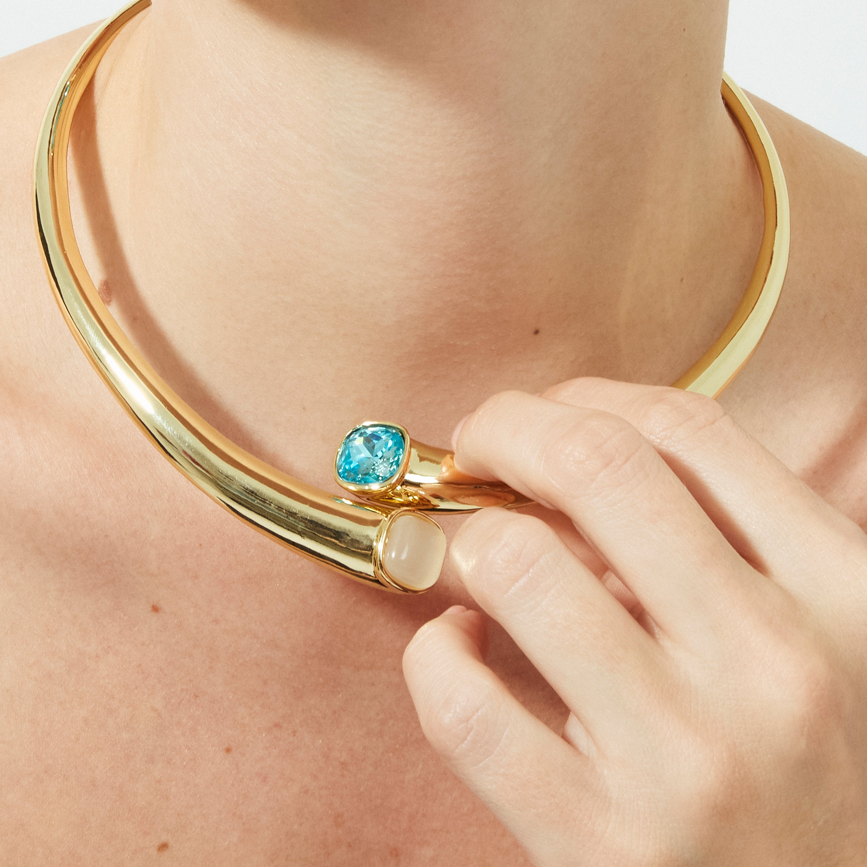 Blue Crystal Necklace finished in 18k yellow gold - Ione