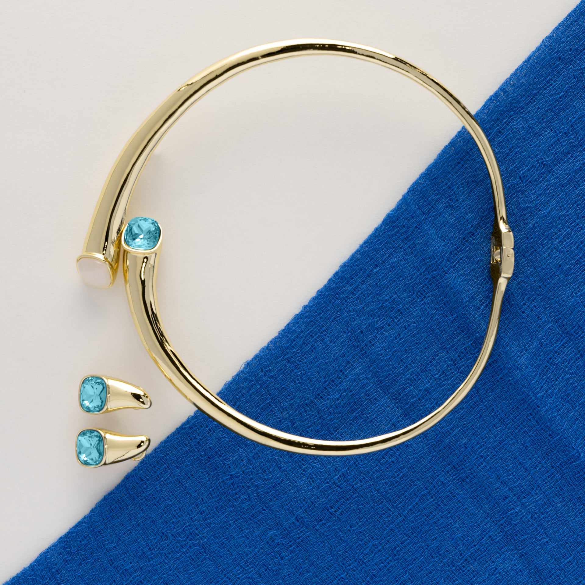 Gold pendant chain