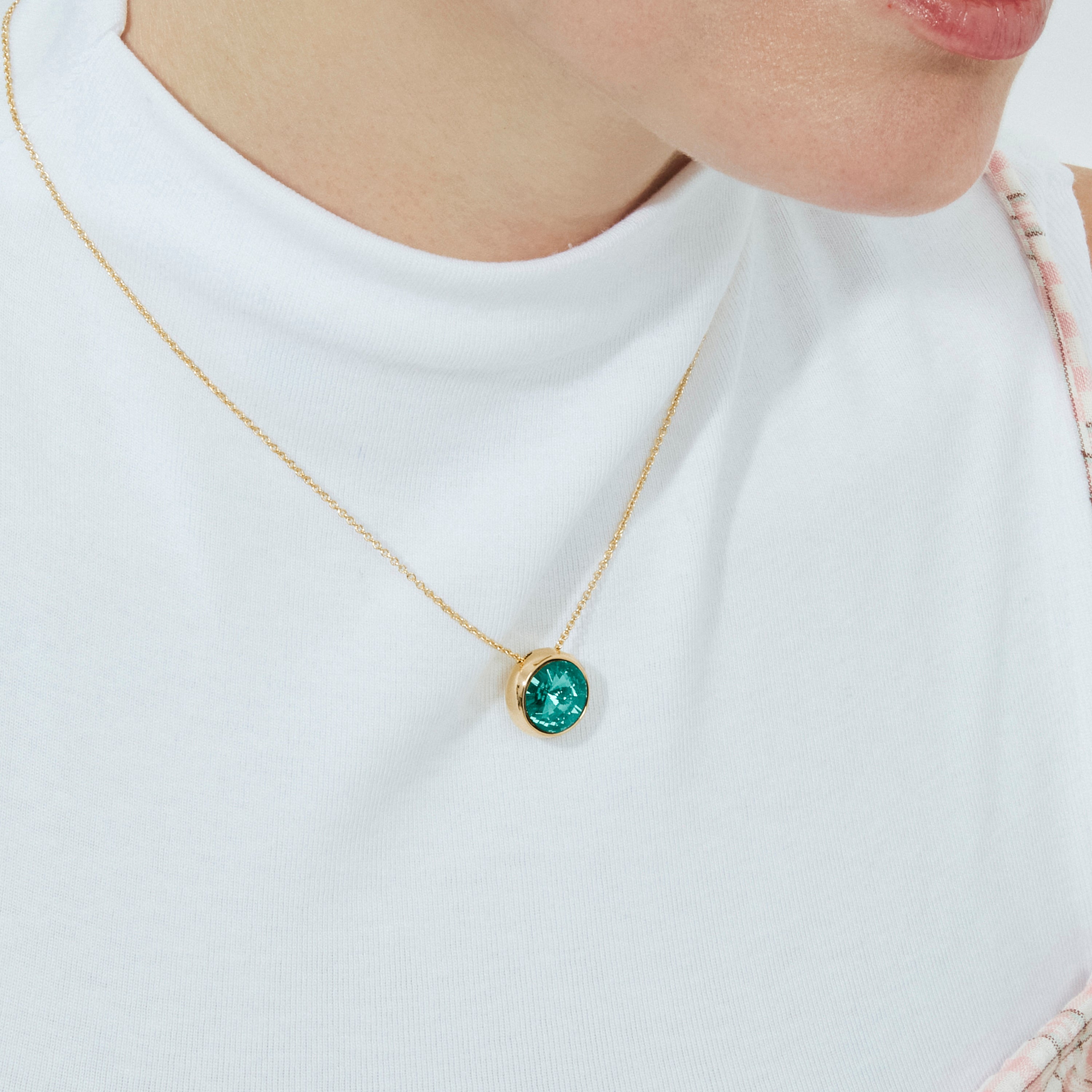 Green Crystal Necklace finished in 18k Yellow Gold - Ness