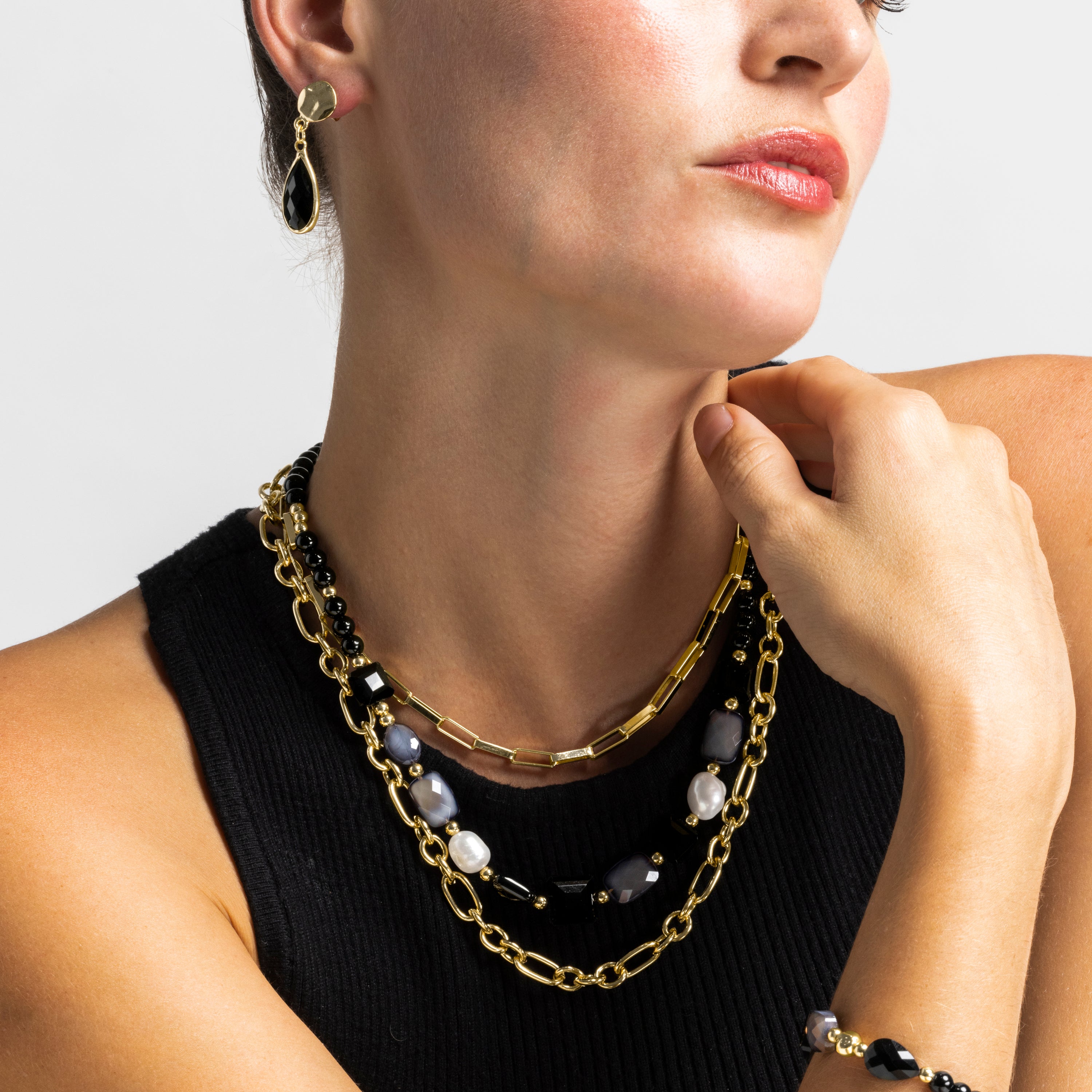 Halskette mit schwarzem Harz, 18k Gold-Finish - Nyste