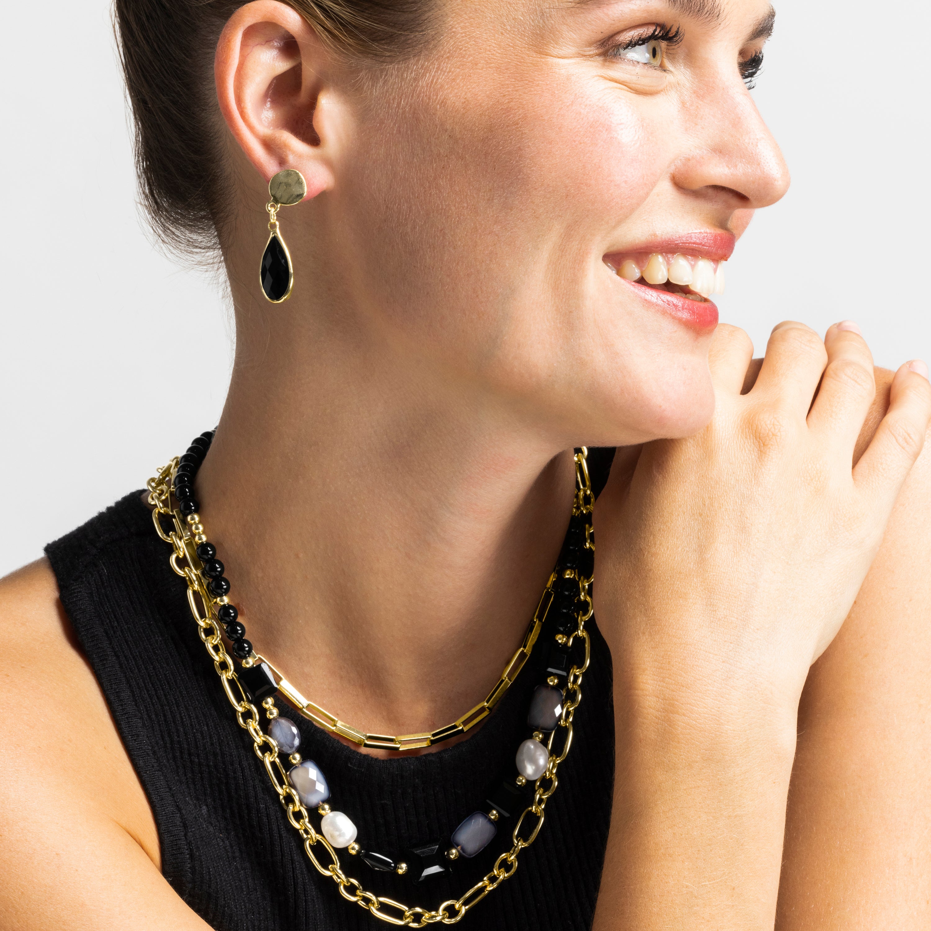 Necklace with Black Resin finished in 18k gold - Nyste