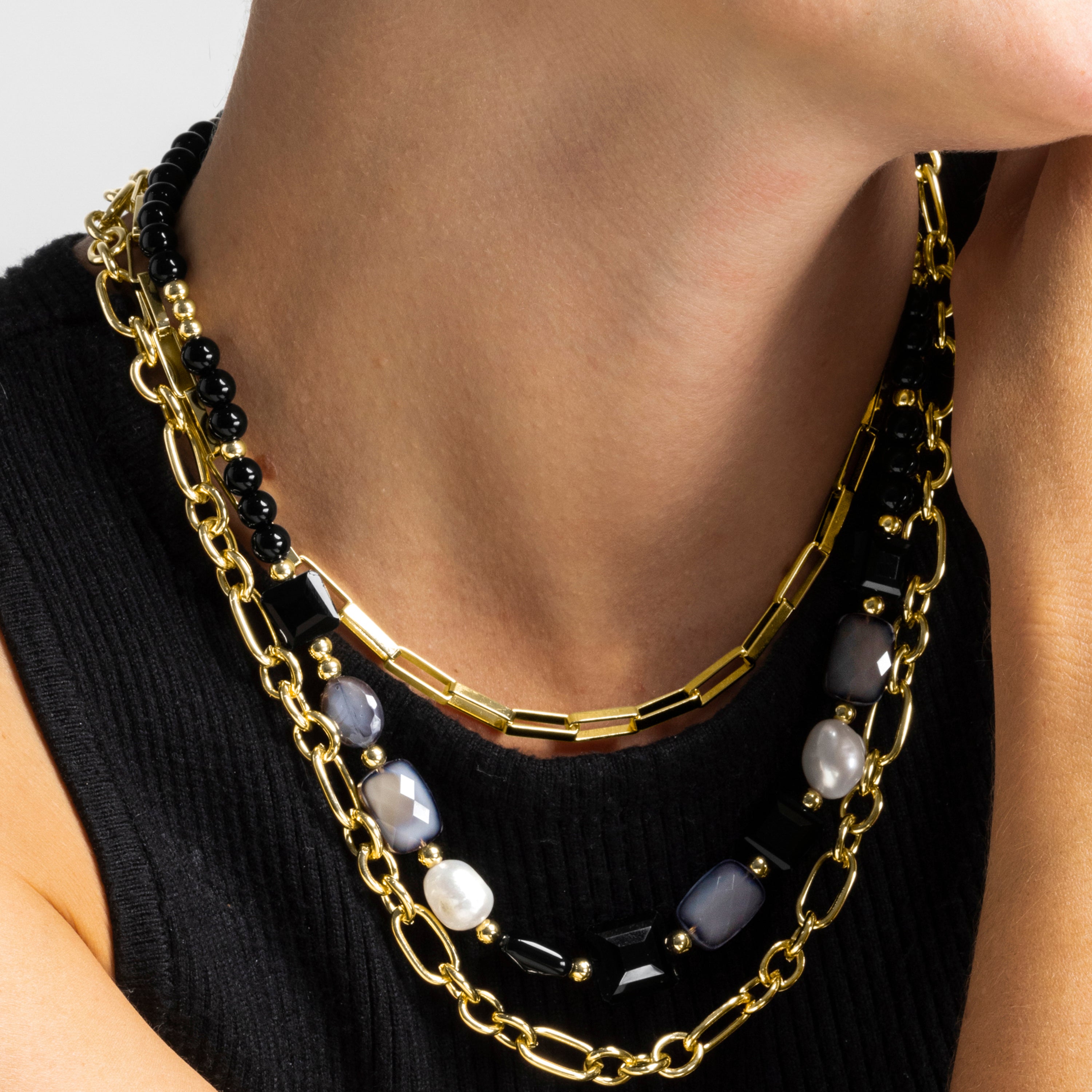 Necklace with Black Resin finished in 18k gold - Nyste