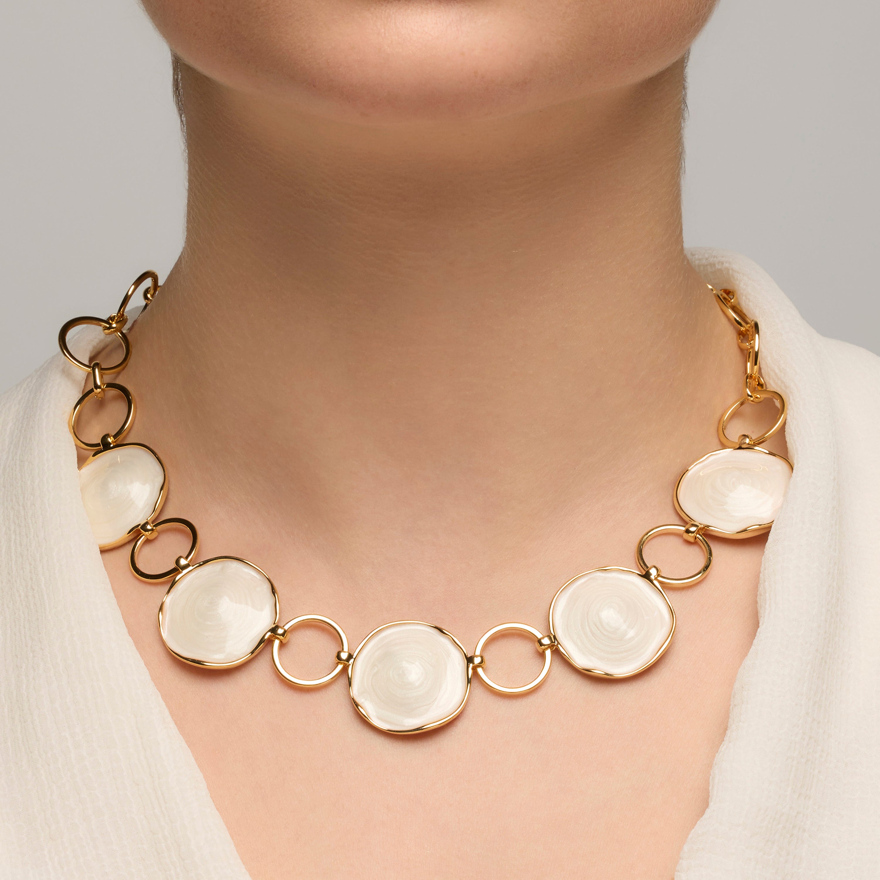 Colar acabado em ouro amarelo de 18k e lacado branco - Huldio
