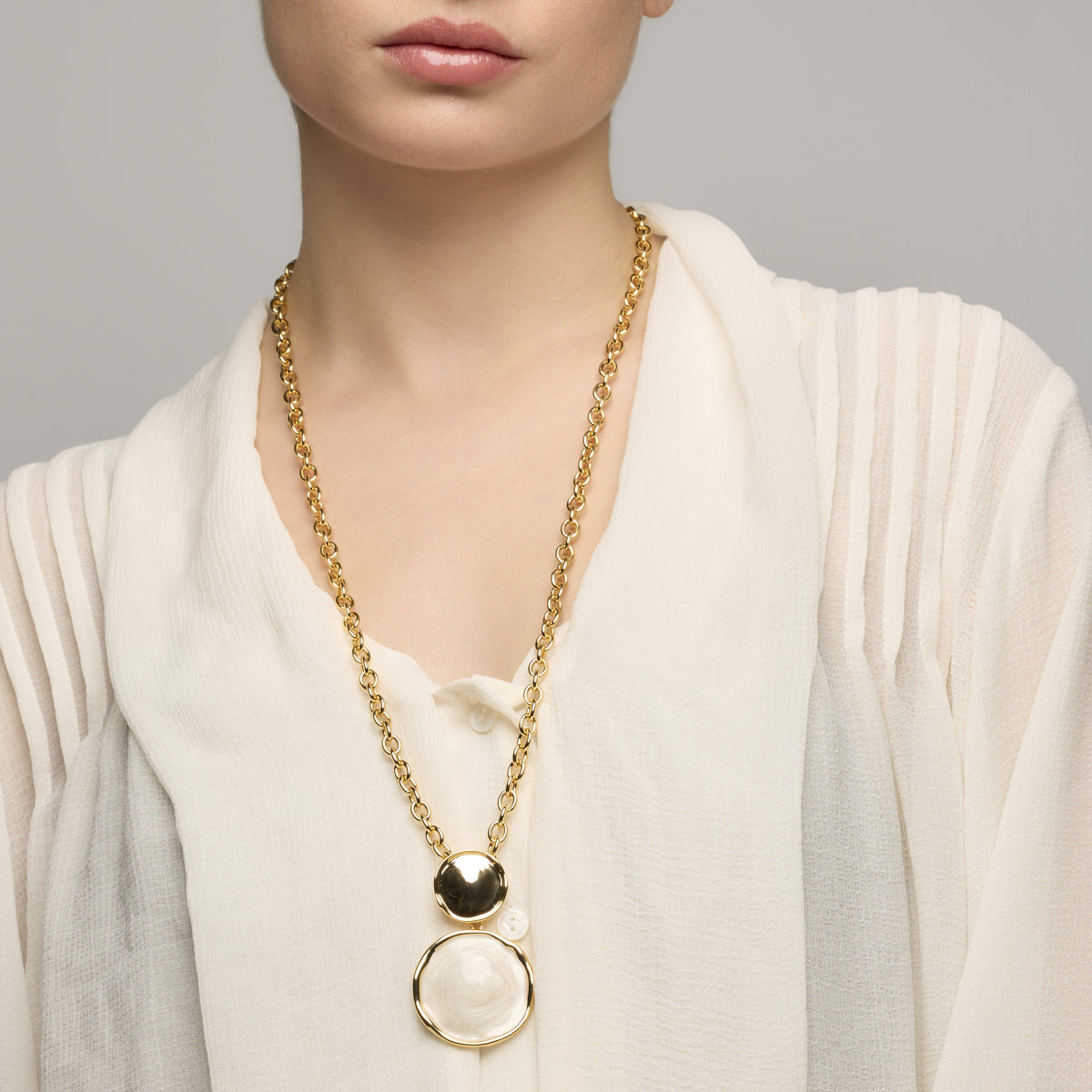 Halskette Talorzi aus weiß lackiertem 18k Gelbgold-Finish