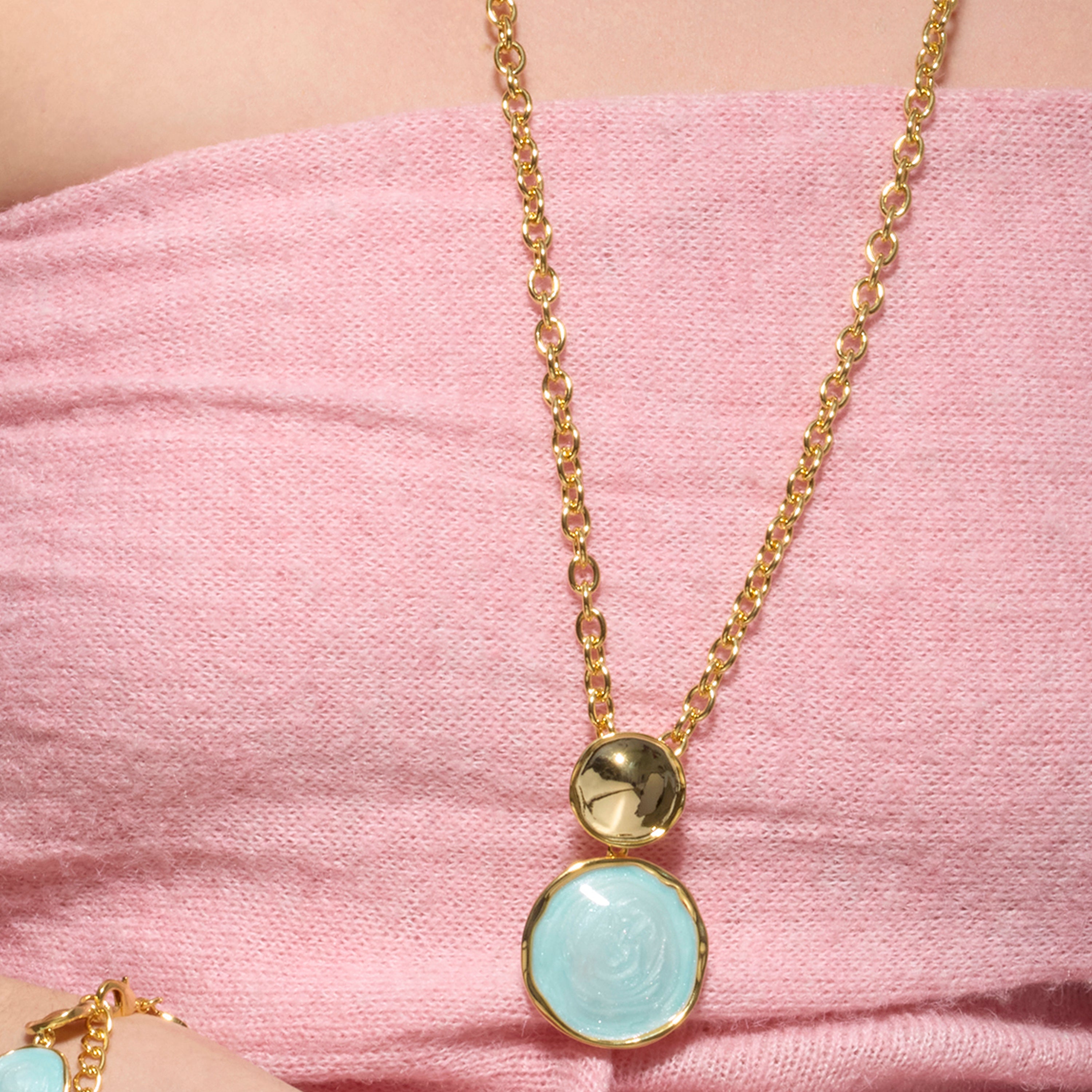 Collana Talorzi in lacca blu con finitura in oro giallo 18k