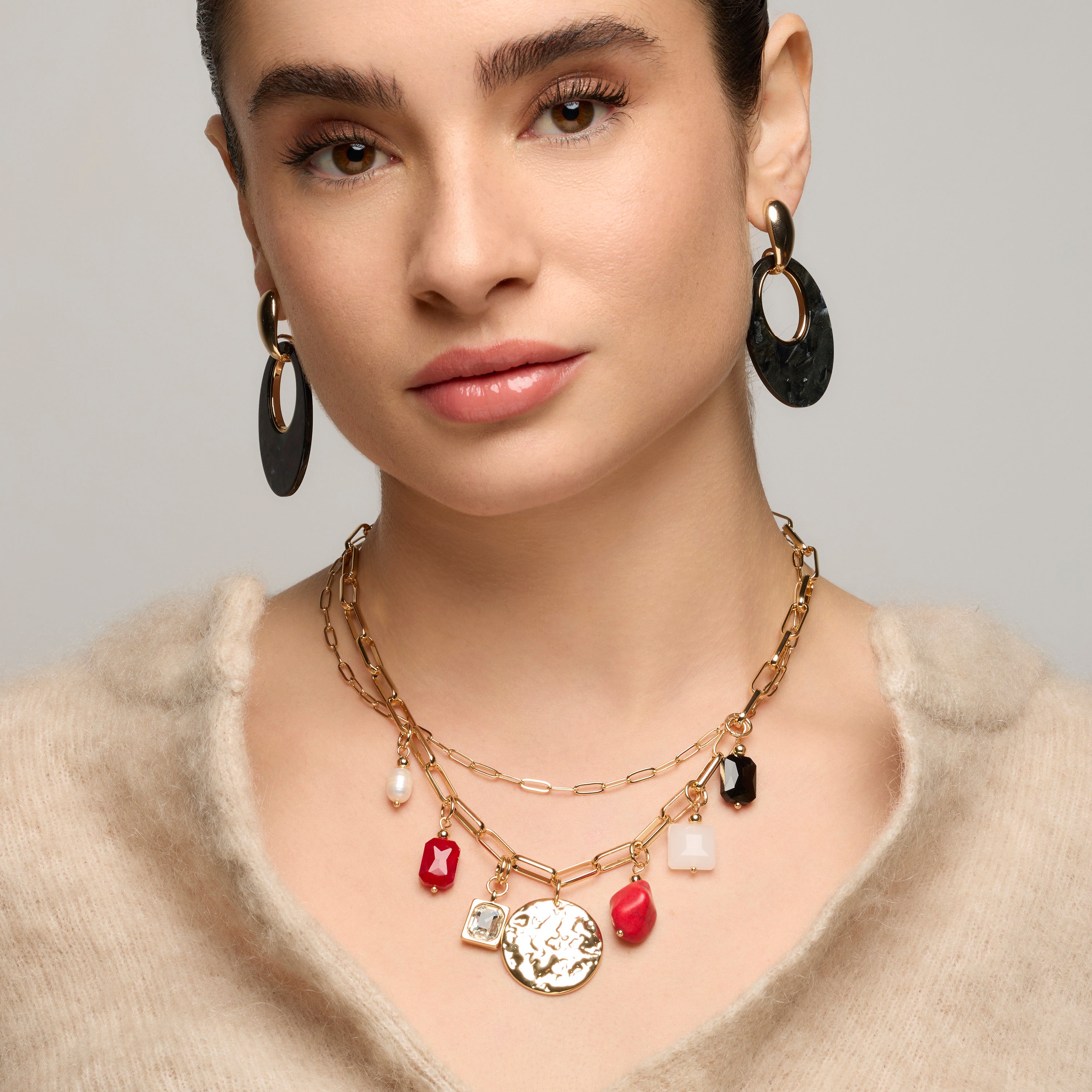 Colar acabado em ouro amarelo de 18k e coral - Lyho