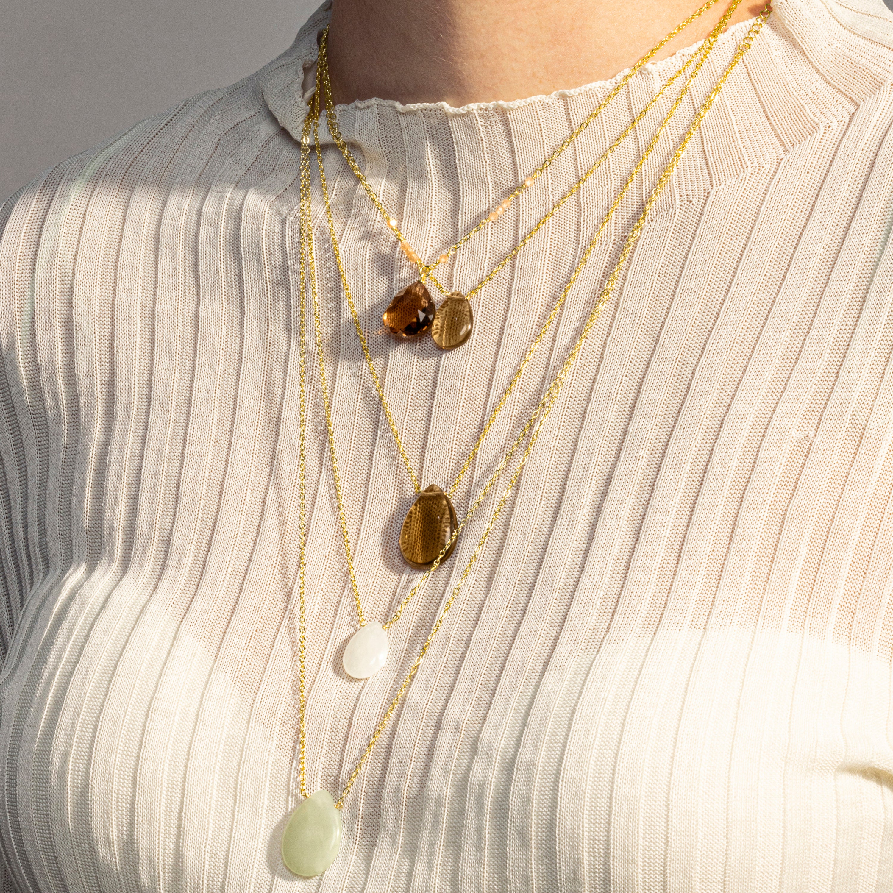 Colar de Jade Verde com acabamento em ouro amarelo 18K - Abelia
