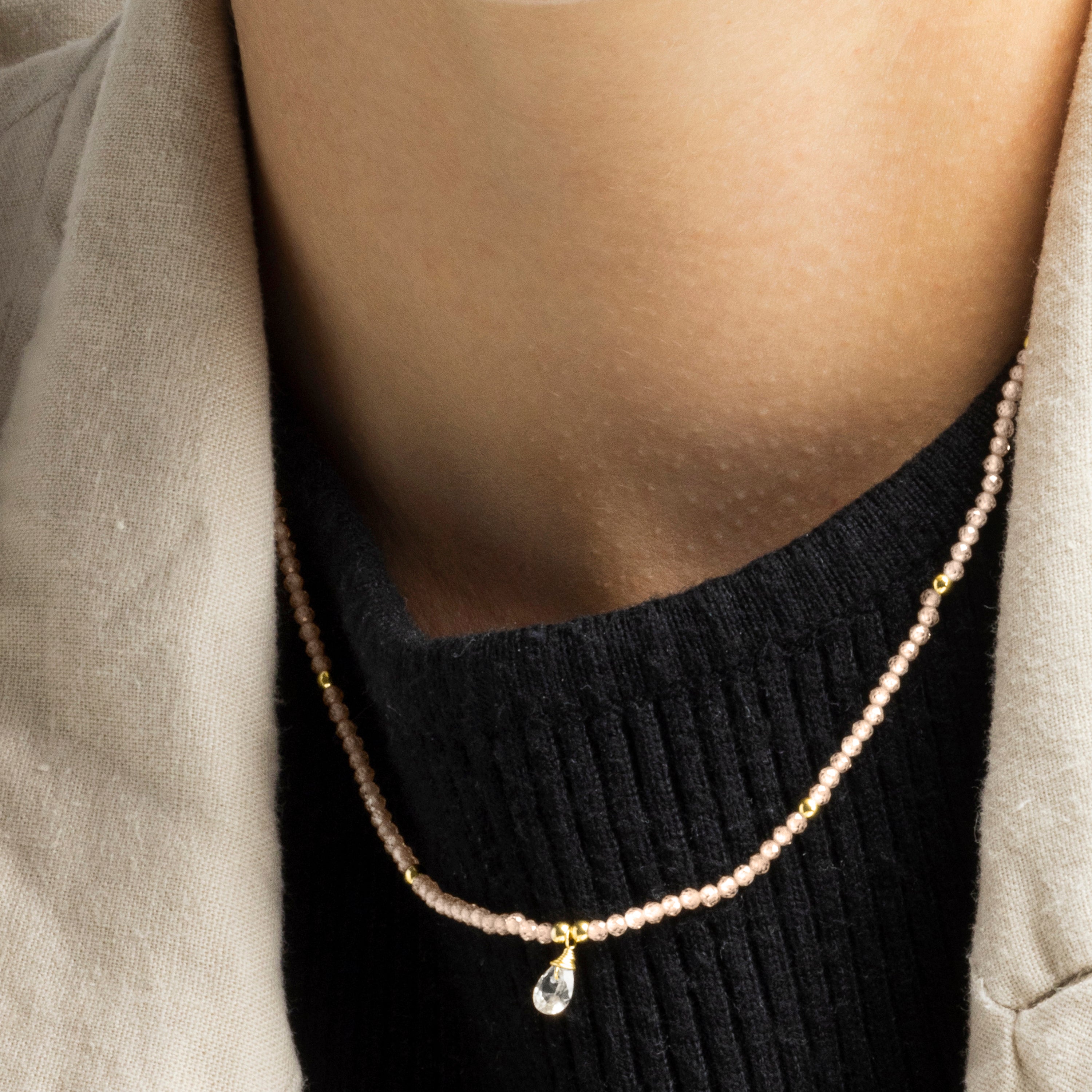 Colar de zircónia champanhe com acabamento em ouro amarelo 18K - Athat