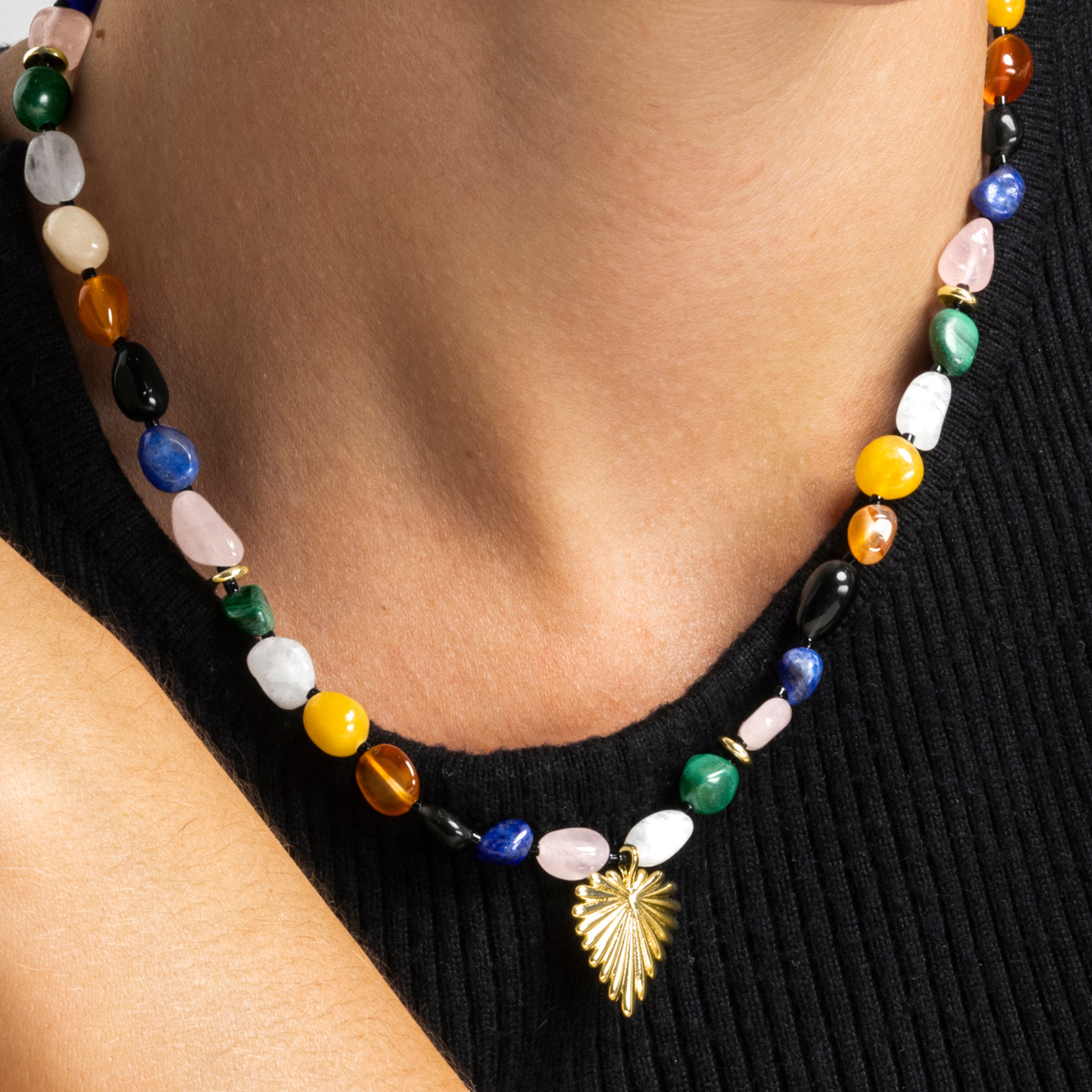 Halskette mit mehrfarbigen Natursteinen, 18k Gold-Finish - Ilisen