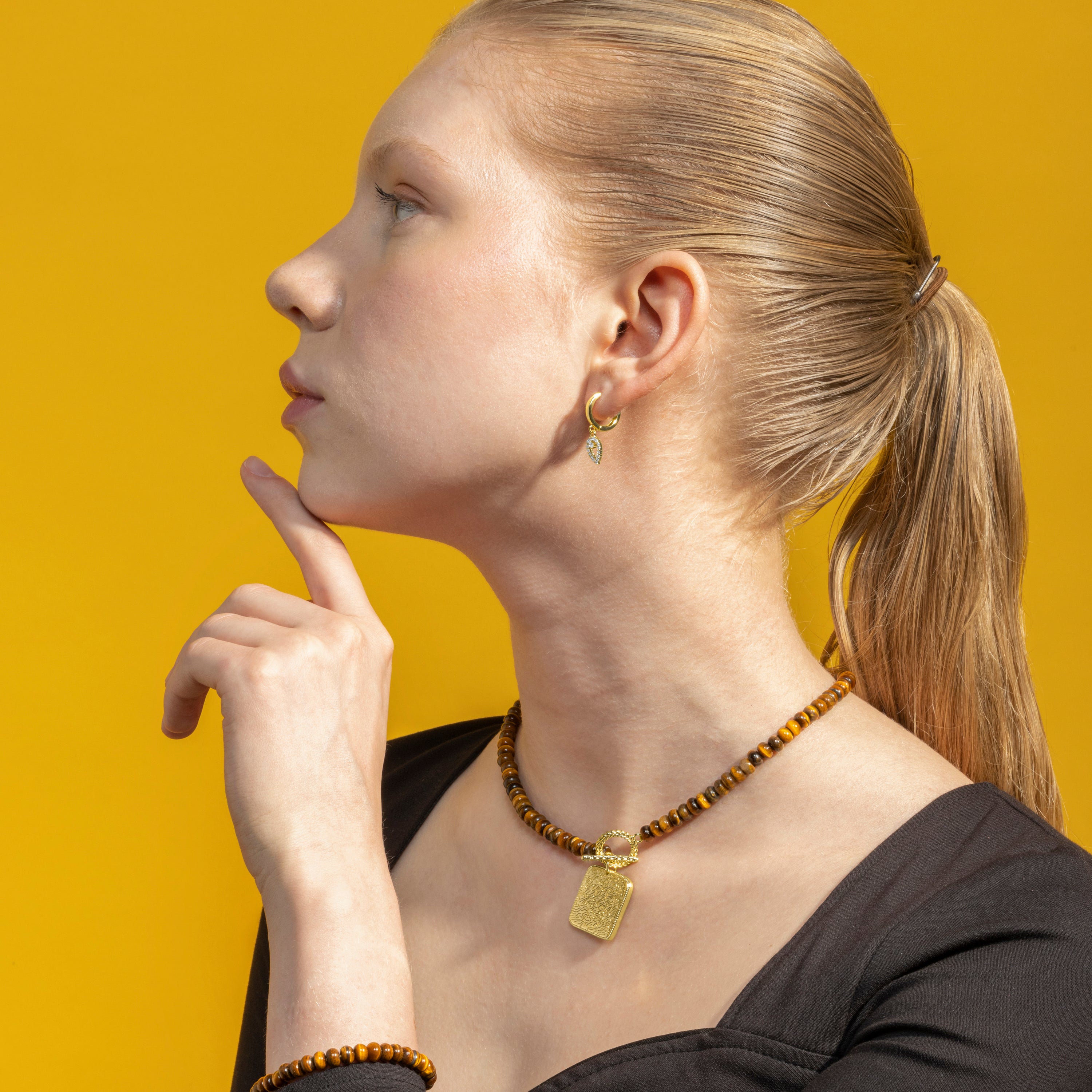 Colar com Olho de Tigre acabamento em ouro 18k - Lessy
