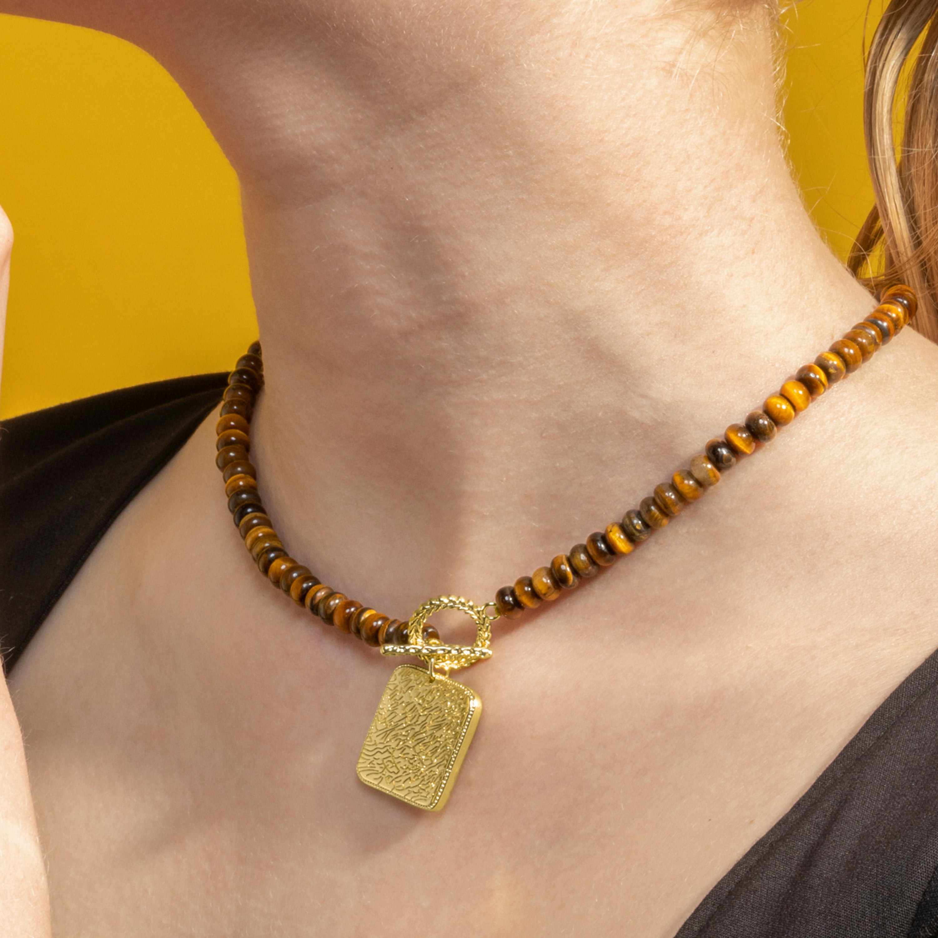 Colar com Olho de Tigre acabamento em ouro 18k - Lessy