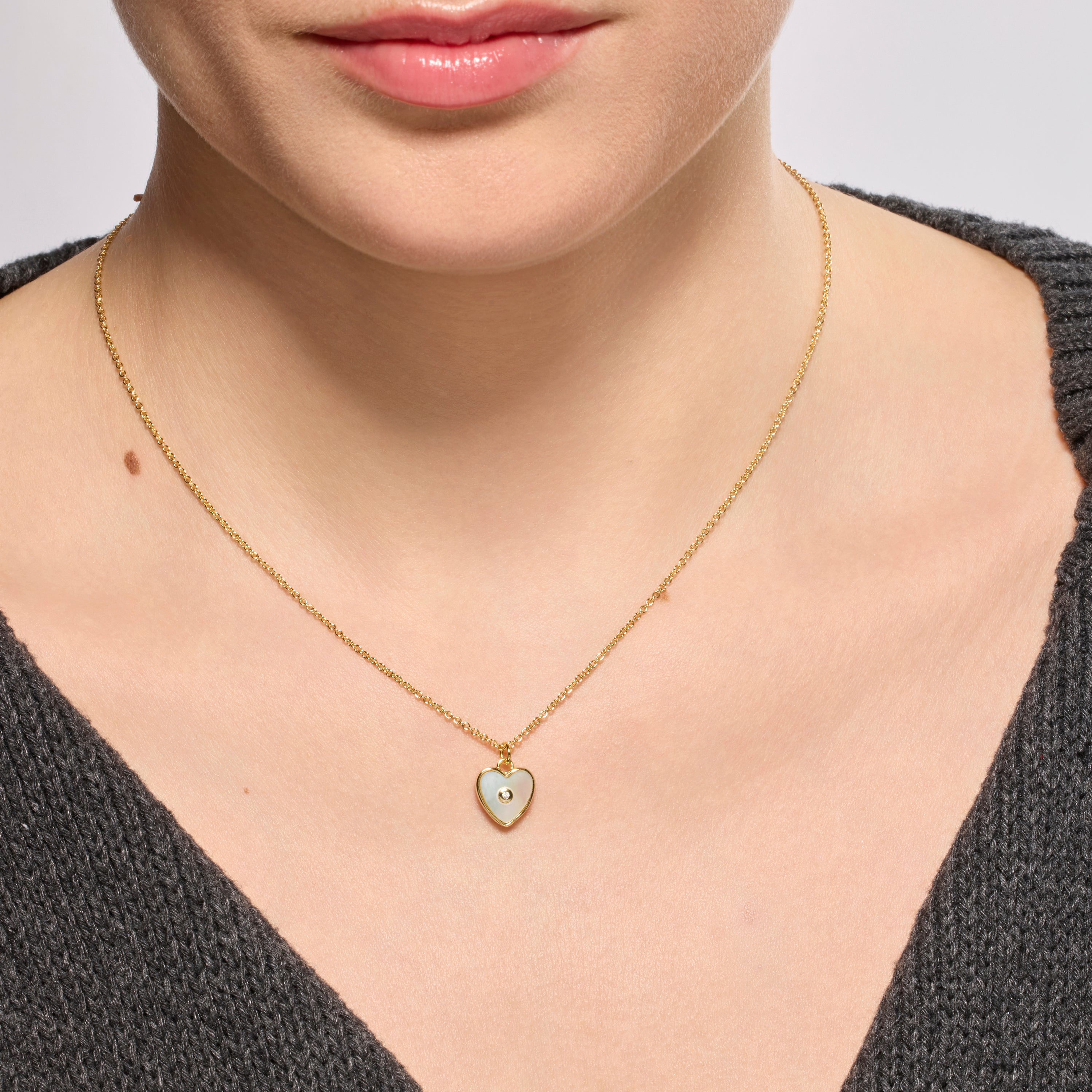 Collier finition or jaune 18k et nacre blanche - Cœur