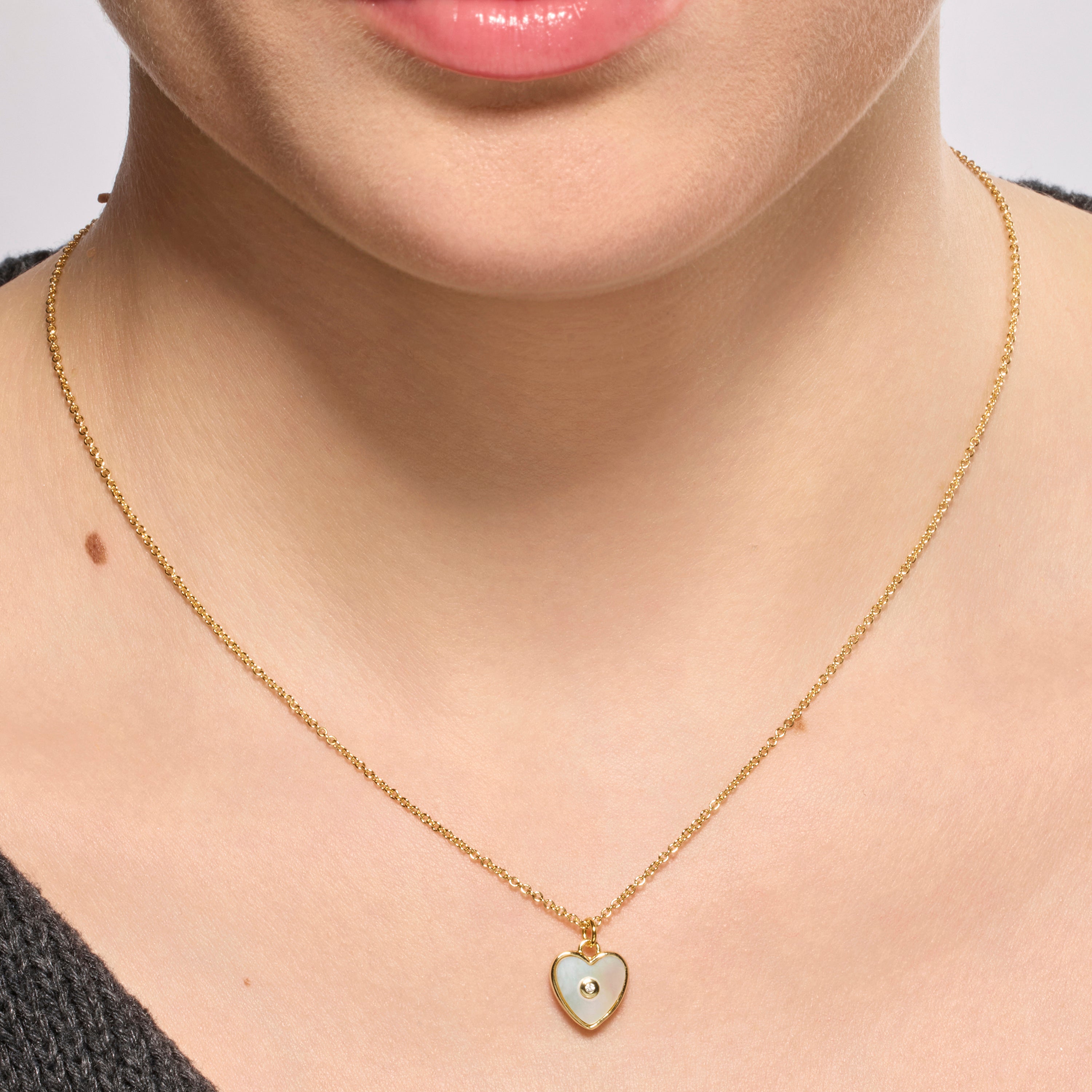 Collier finition or jaune 18k et nacre blanche - Cœur