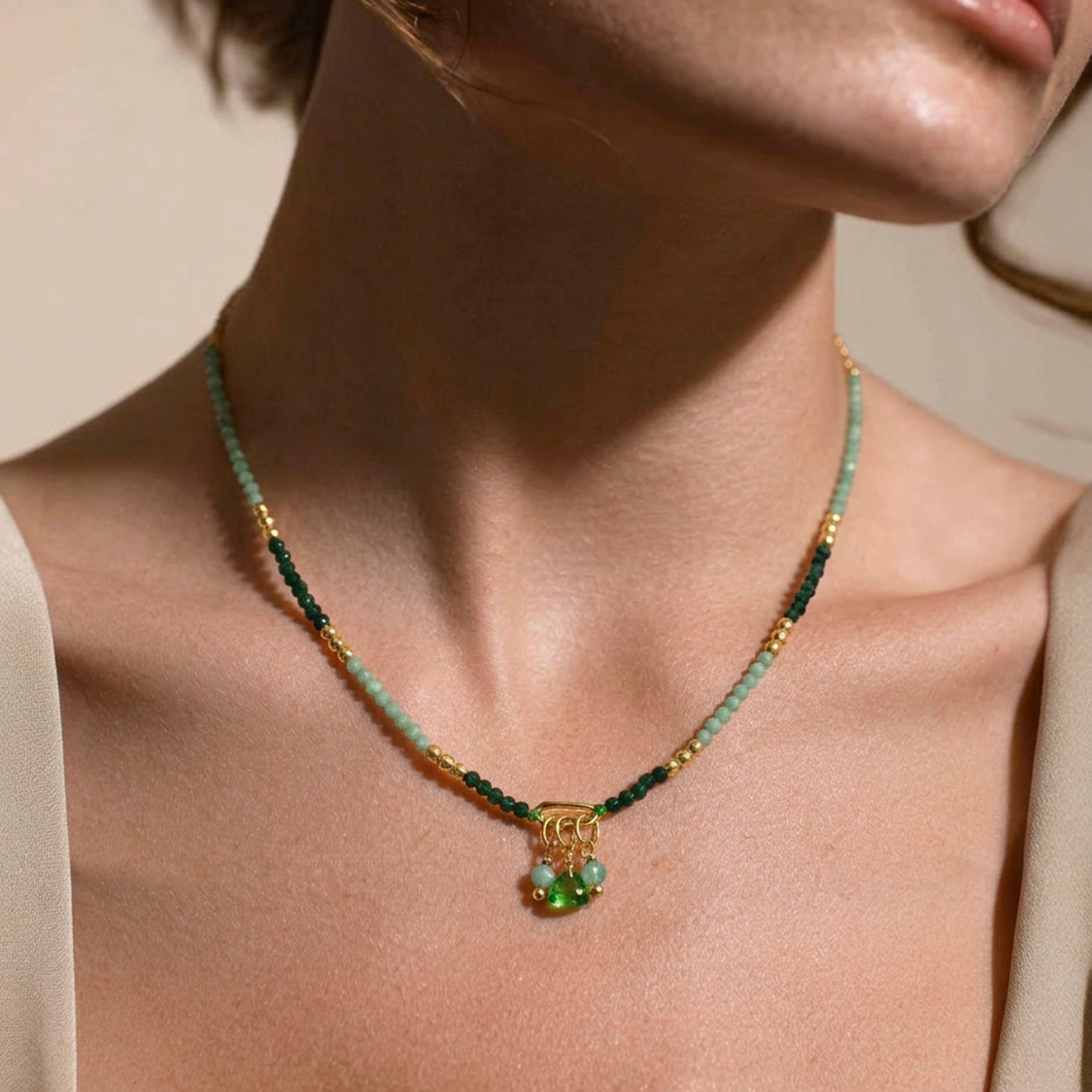 Collier en cristal vert avec finition en or jaune 18 carats - Ilkan