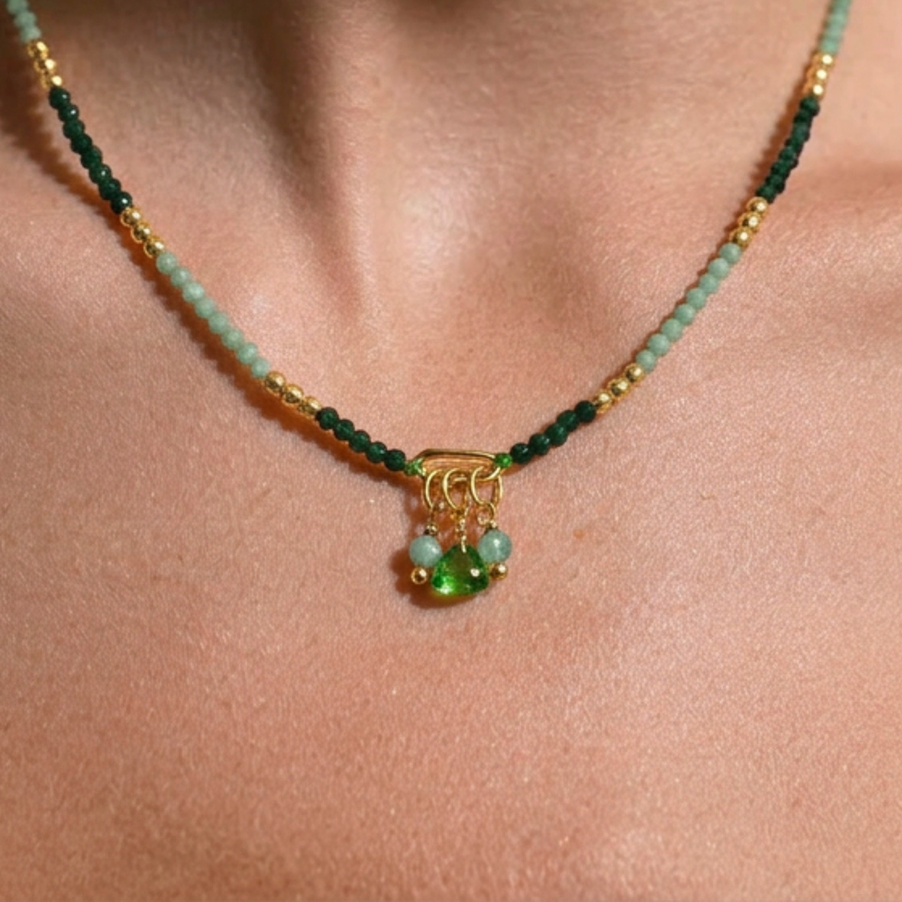 Collier en cristal vert avec finition en or jaune 18 carats - Ilkan