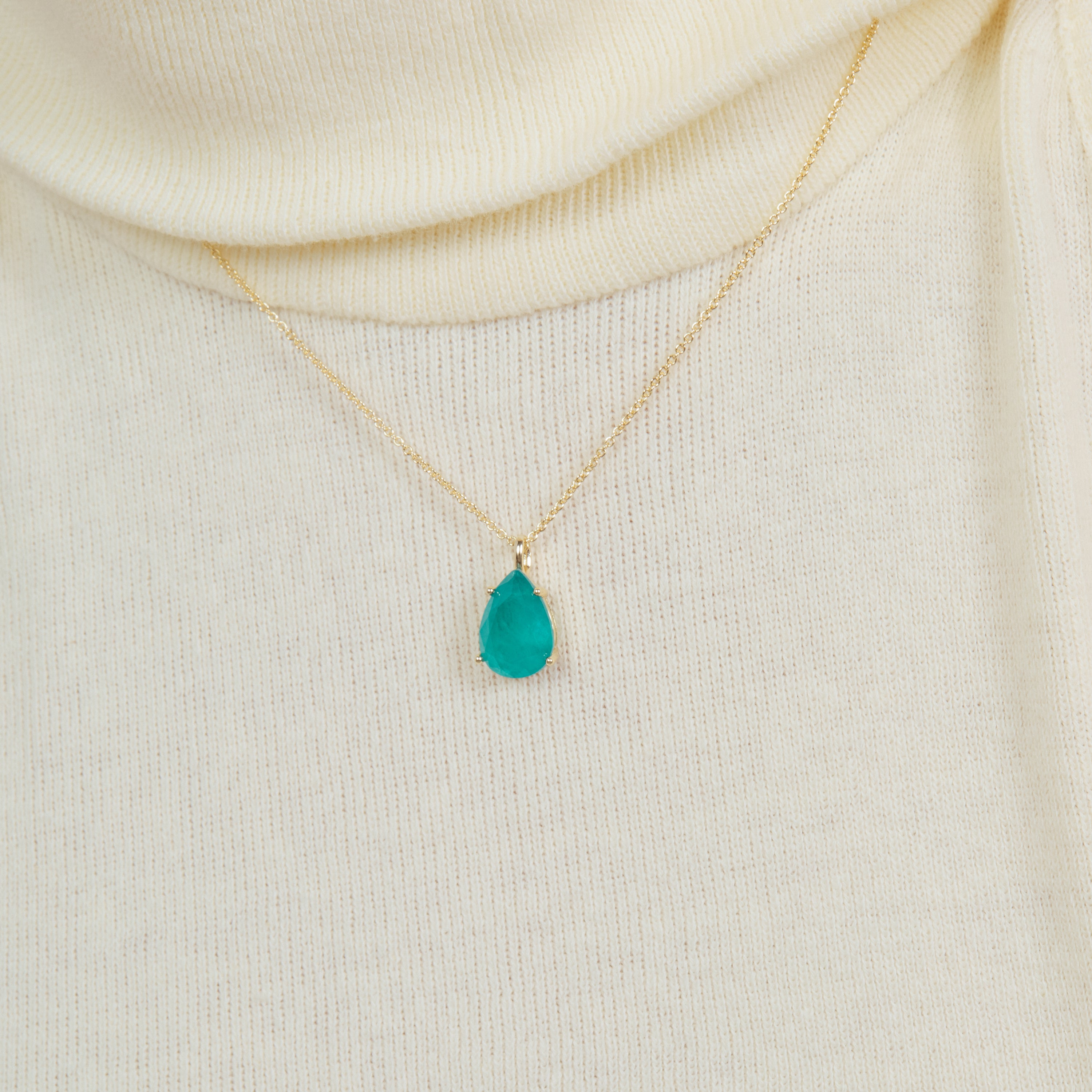 Collar de Cuarzo Hidrotermal Verde Paraiba acabado en oro amarillo de 18k - Chirat