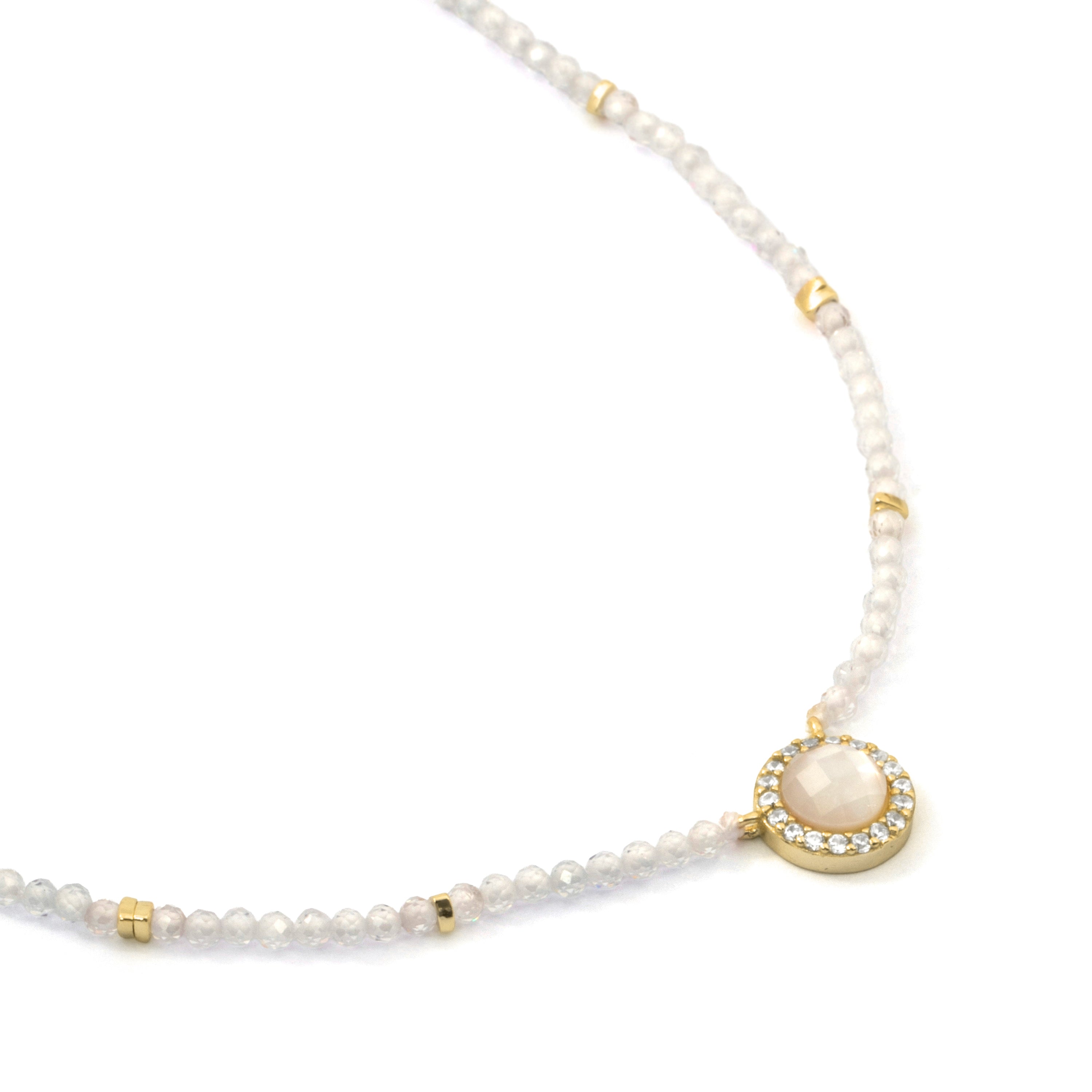 Collar de Cristal de Roca y Madreperla acabado en oro amarillo de 18k - Tasass