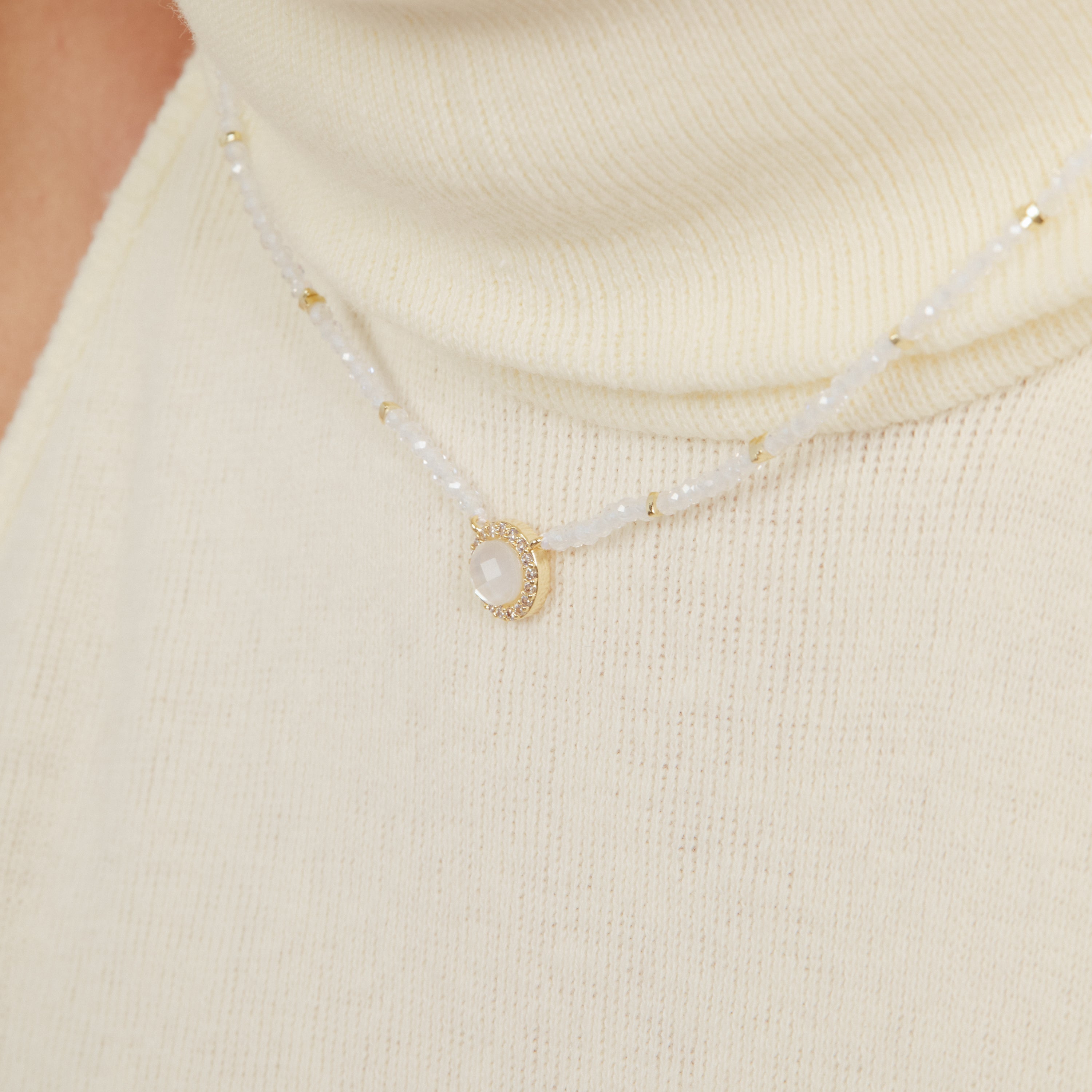 Collar de Cristal de Roca y Madreperla acabado en oro amarillo de 18k - Tasass