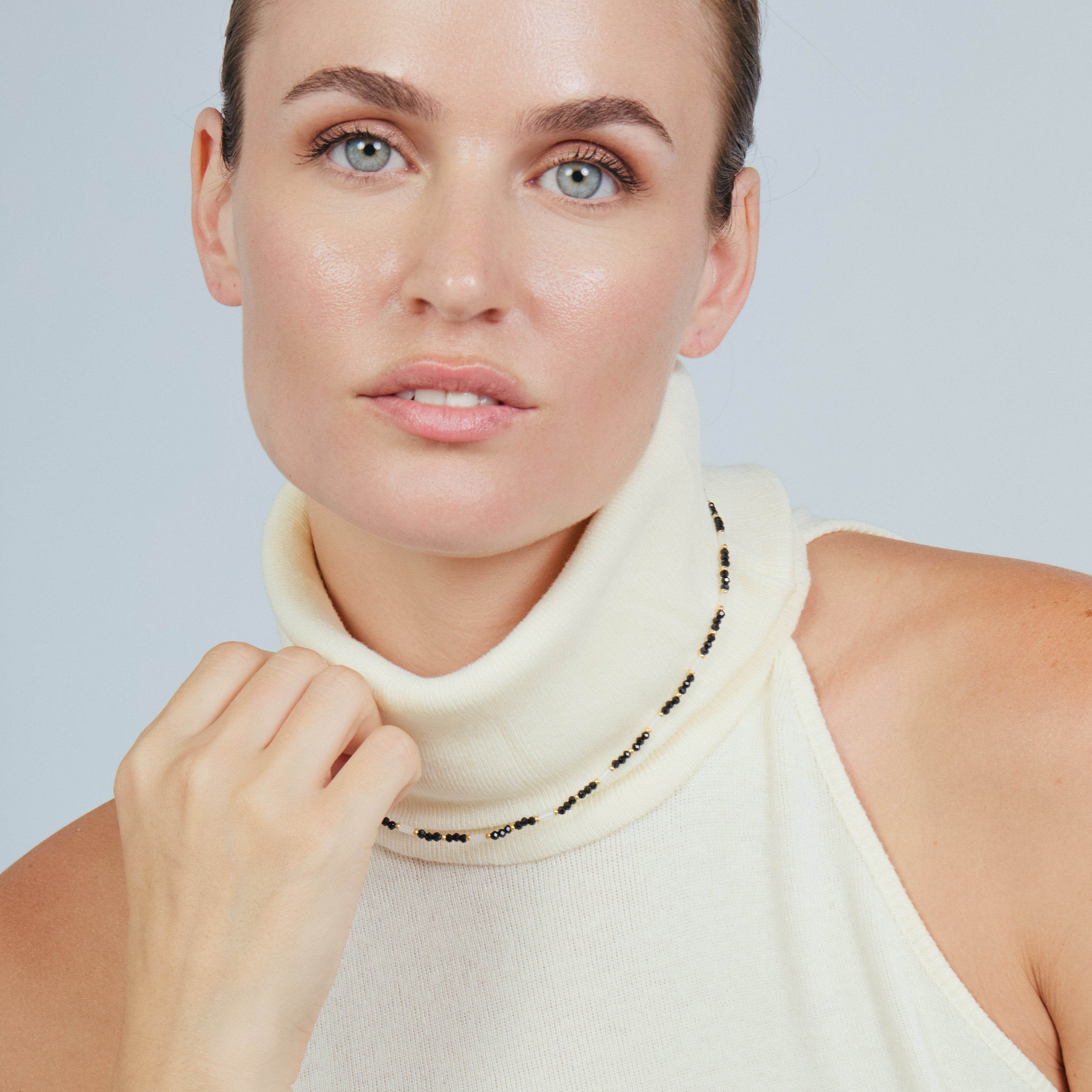 Collar de Cristal Negro acabado en oro amarillo de 18k - Tacwen