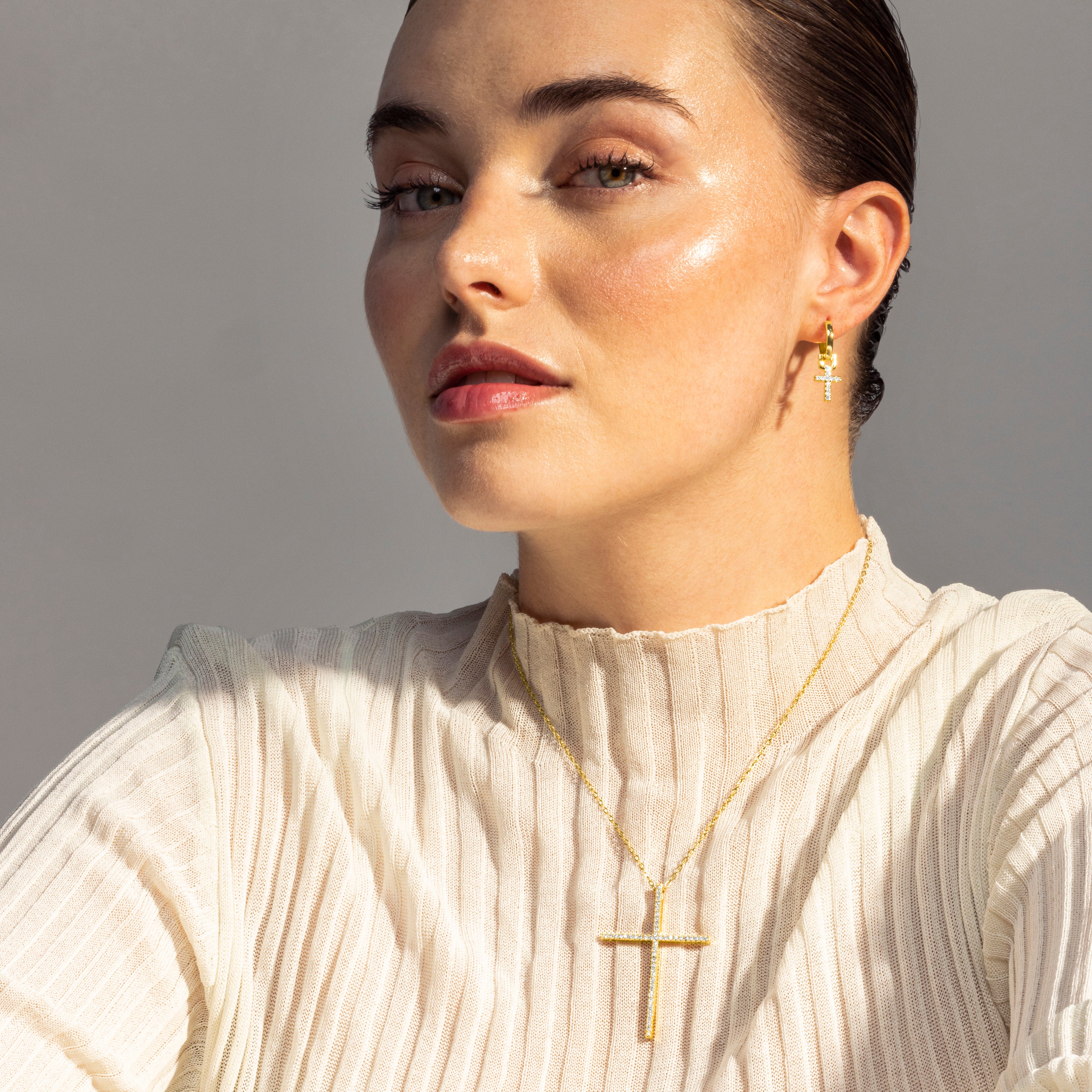 Collar with Brilliant Zirconia finished in 18K gold - Saisa