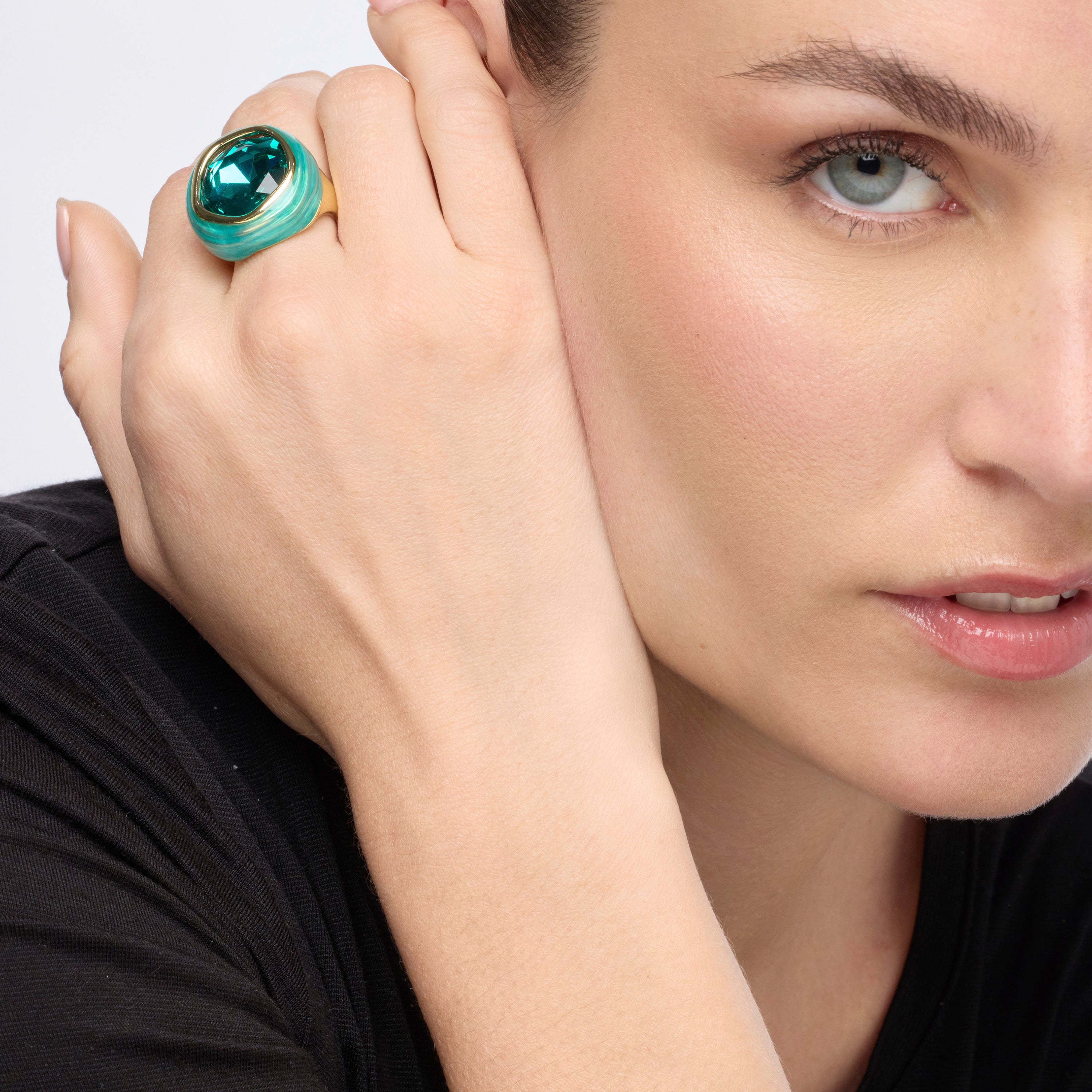 Bague finition or jaune 18k et quartz hydrothermal vert Paraiba - Mantis