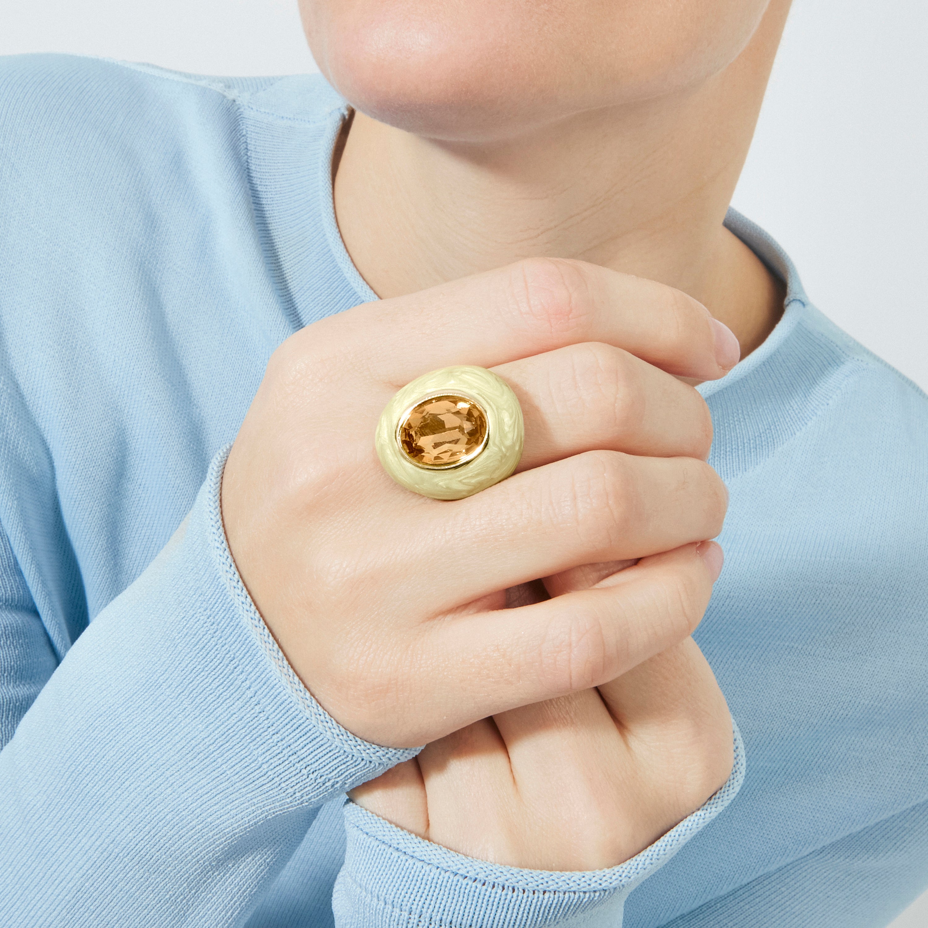Anel Amarke acabamento ouro amarelo 18k - Amarke