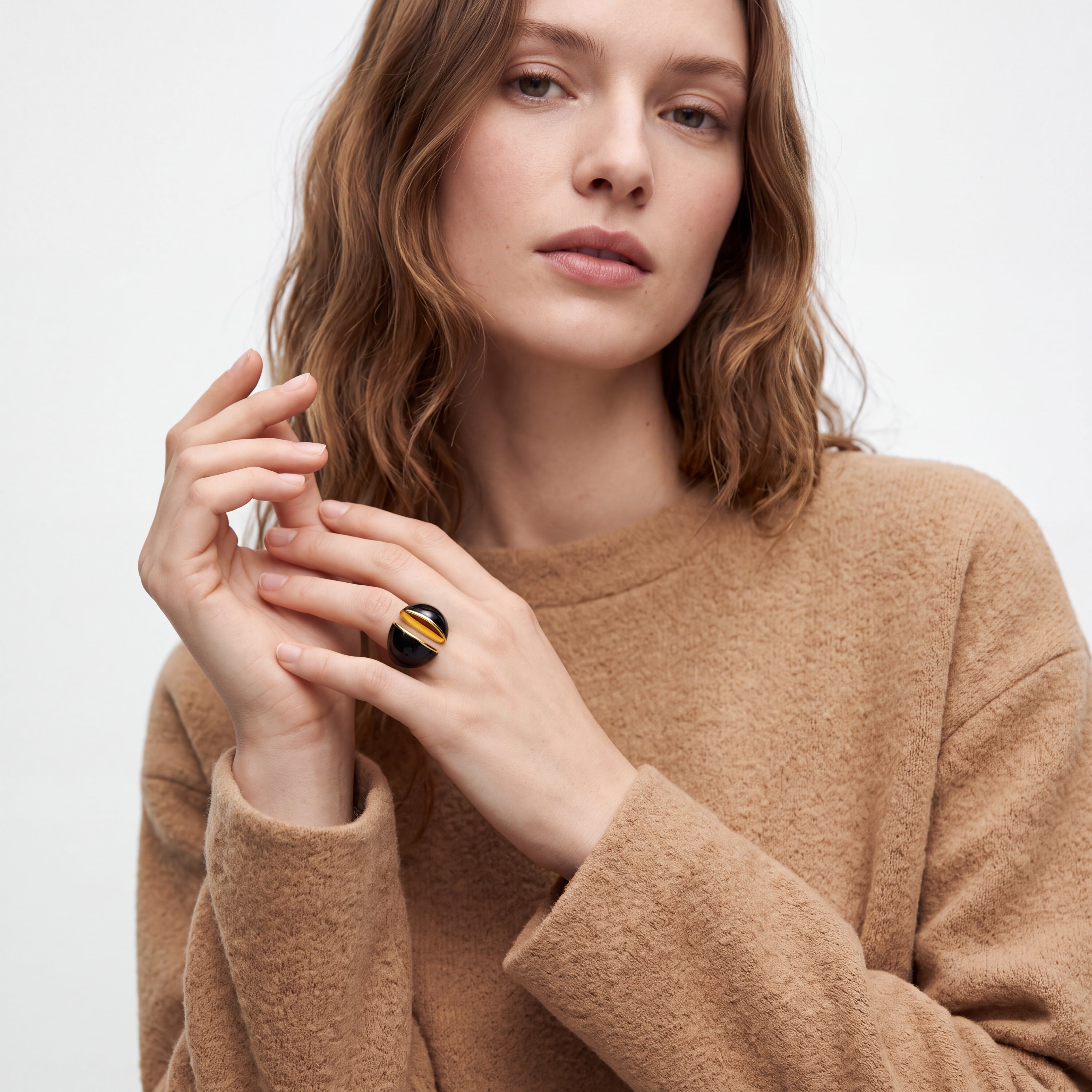 Anillo de Lacado Negro acabado en oro amarillo de 18k - Uap