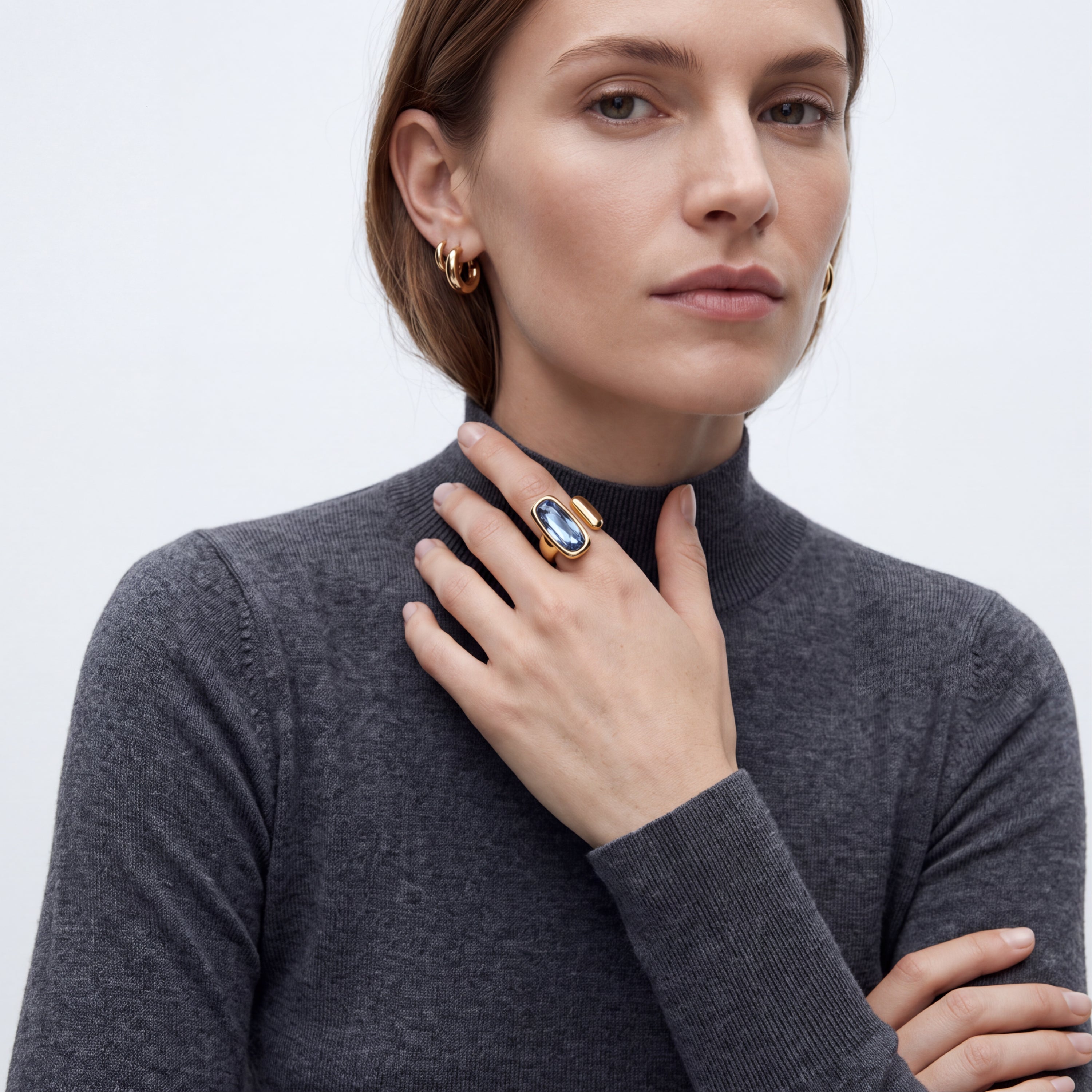 Anillo de Cristal Azul acabado en oro amarillo de 18k - Bosu