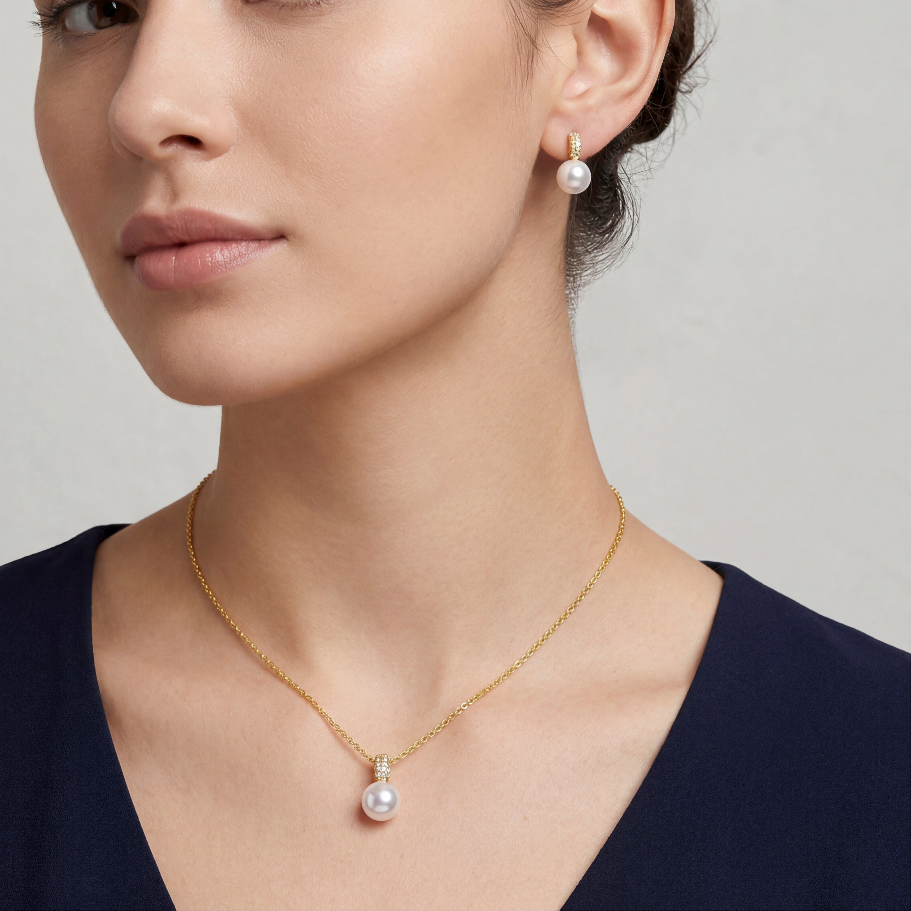 Conjuntos de Aleación de Metal y Perla Blanca acabado en oro amarillo de 18k - Zurglad