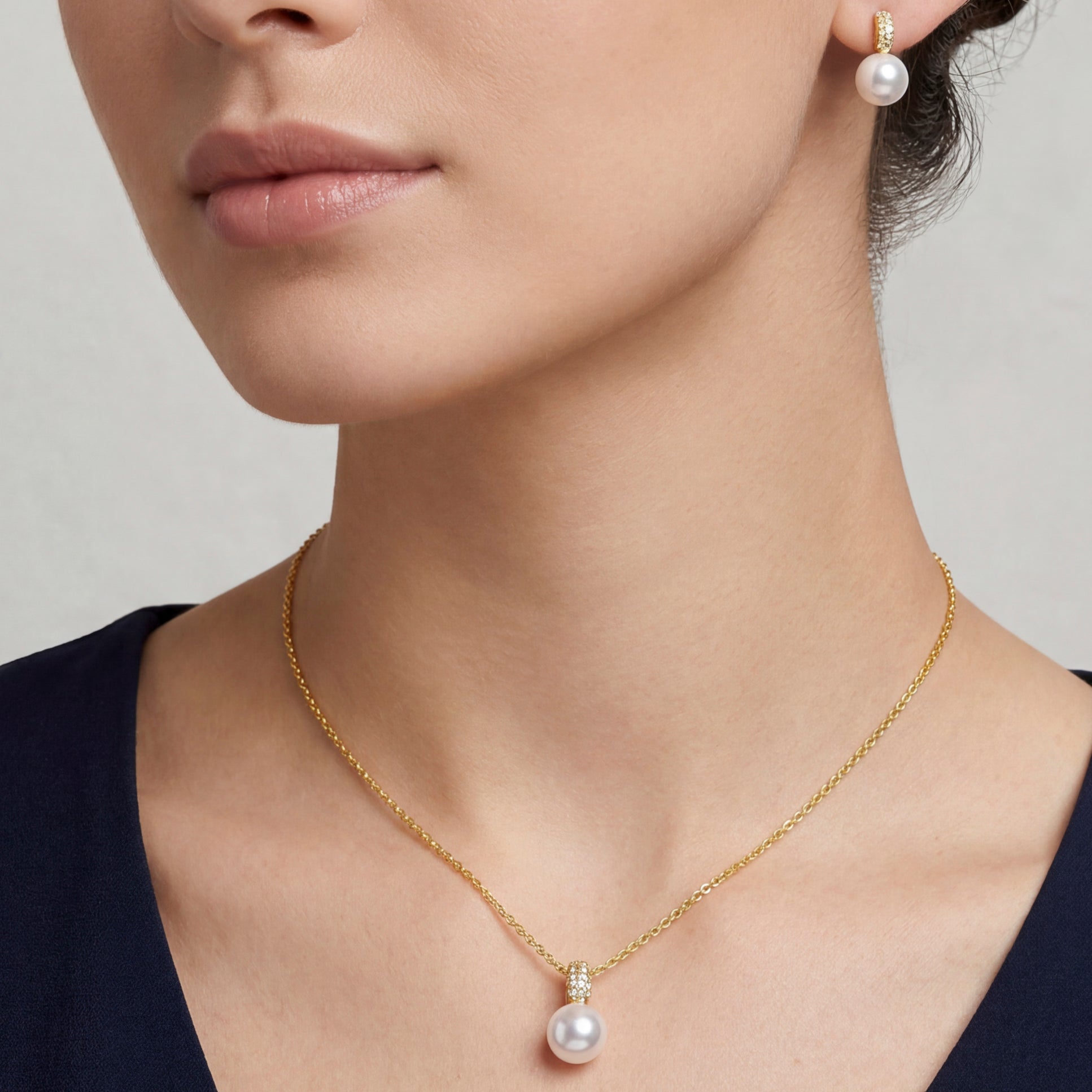Conjuntos de Aleación de Metal y Perla Blanca acabado en oro amarillo de 18k - Zurglad