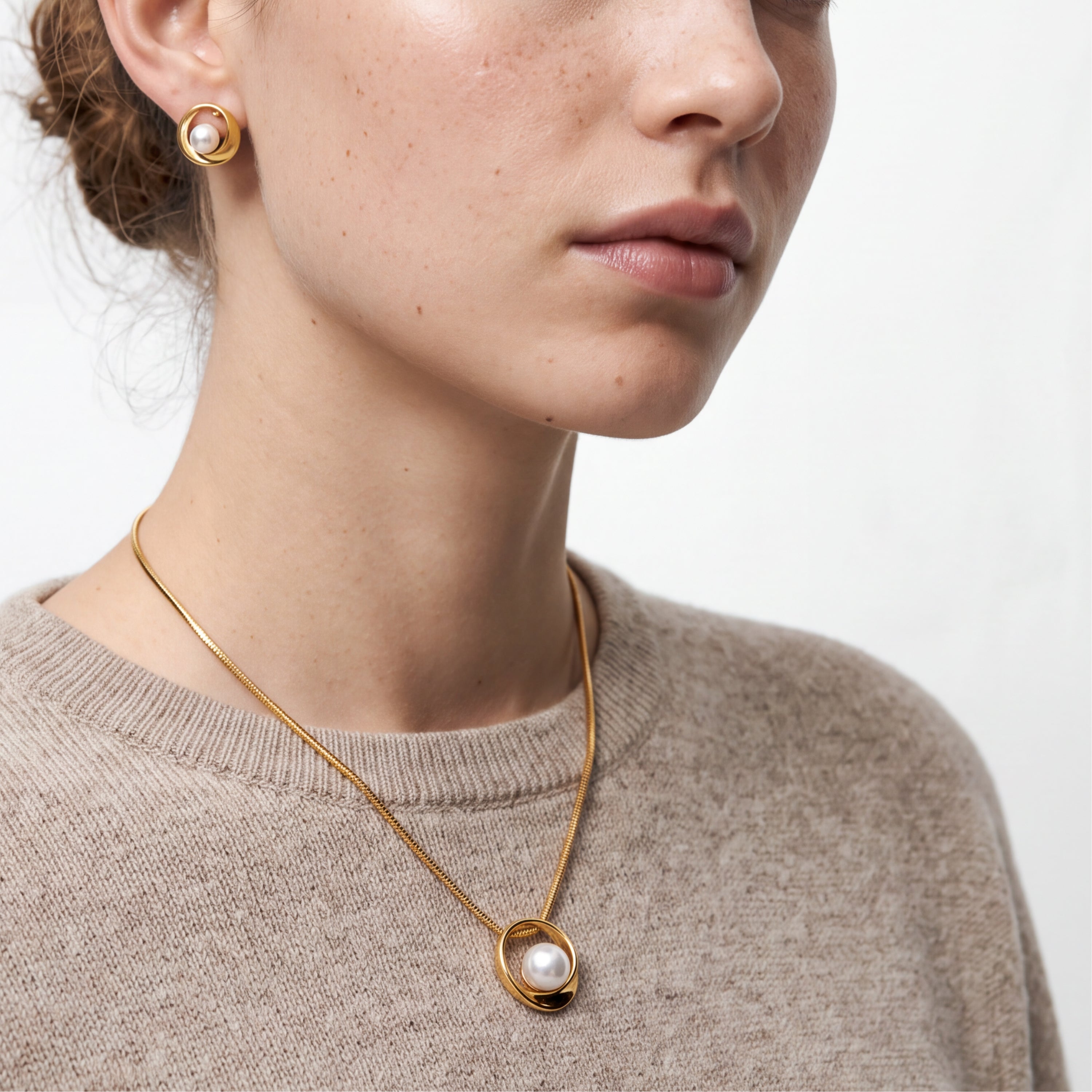 Set avec finition en or jaune 18 carats - Escia