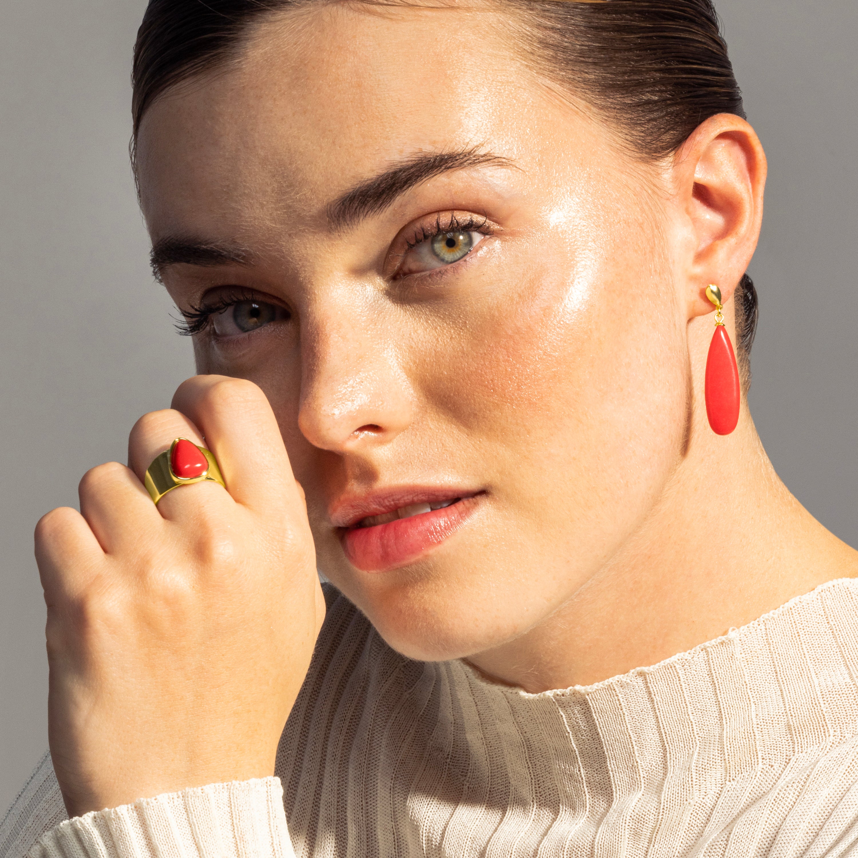 Anel de Coral com acabamento em ouro amarelo 18K - Sheak