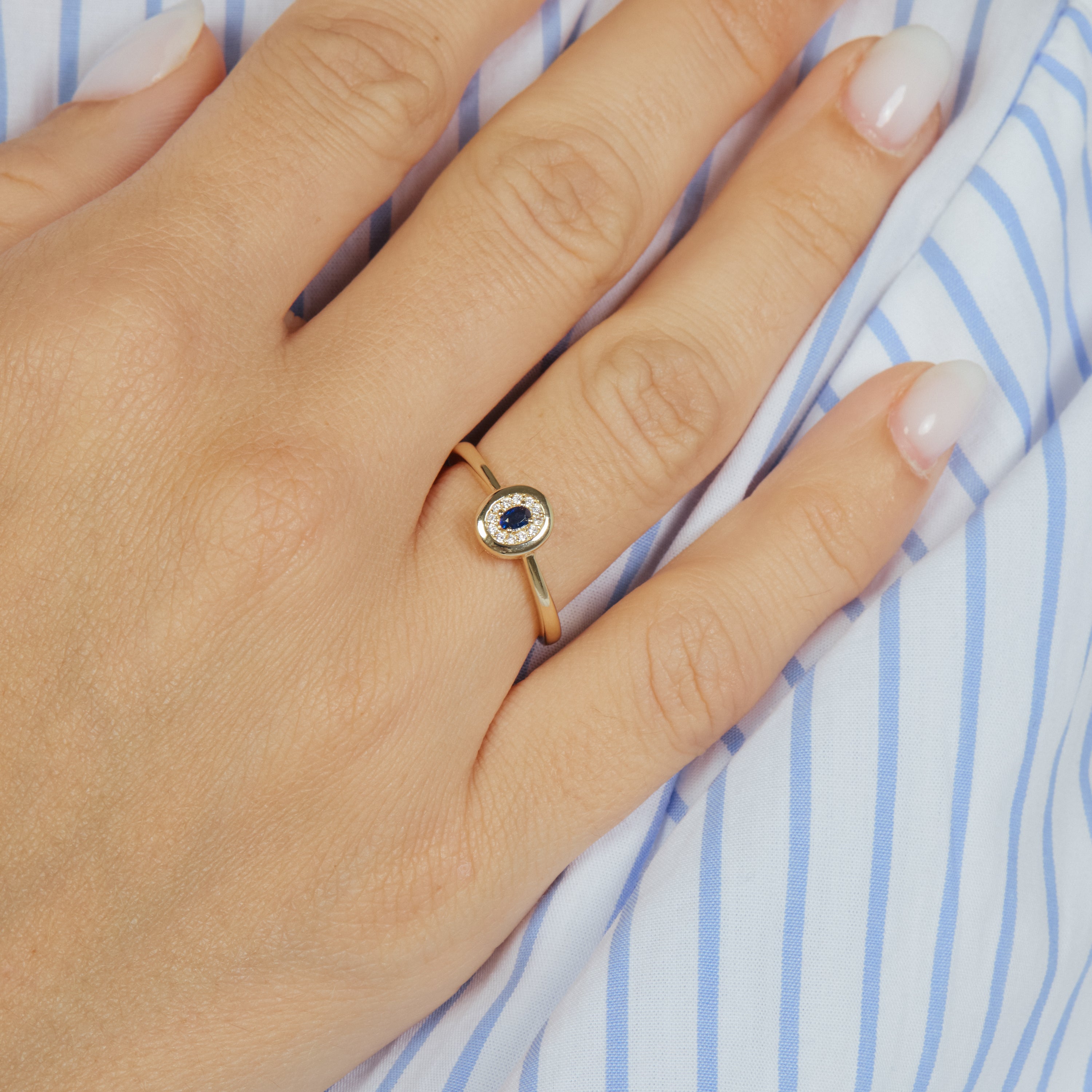 Anillo de Circonita Zafiro acabado en oro amarillo de 18k - Sahspu