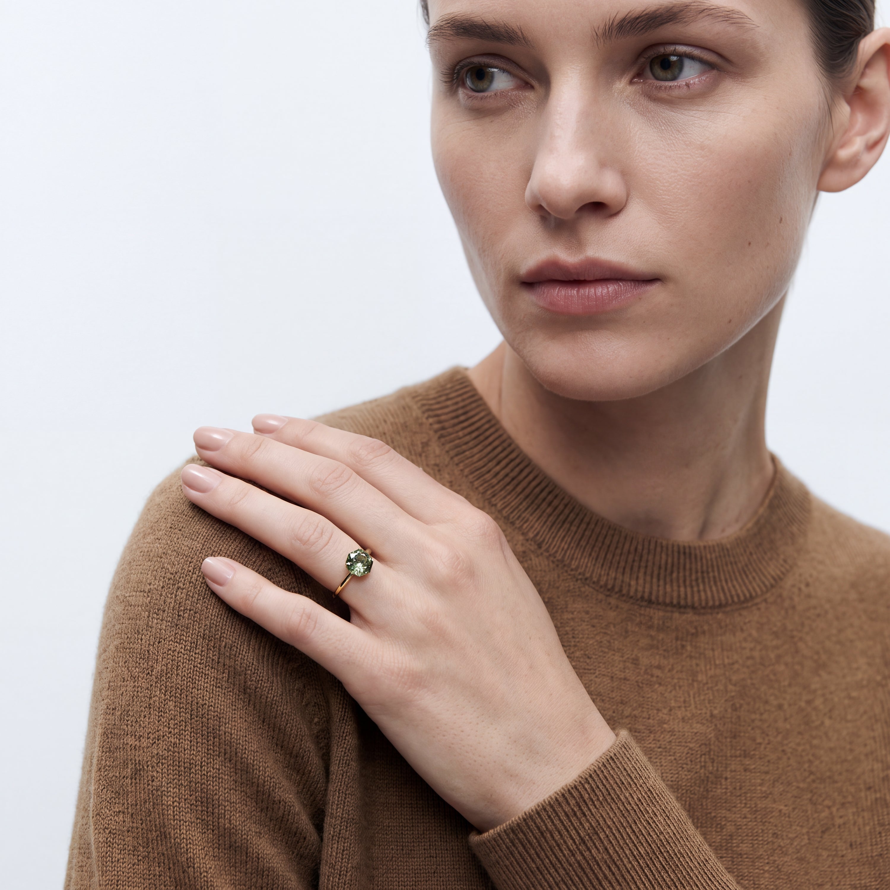 Ring aus grüner Zirkonia mit 18-karätiger Gelbgoldbeschichtung – Lisath