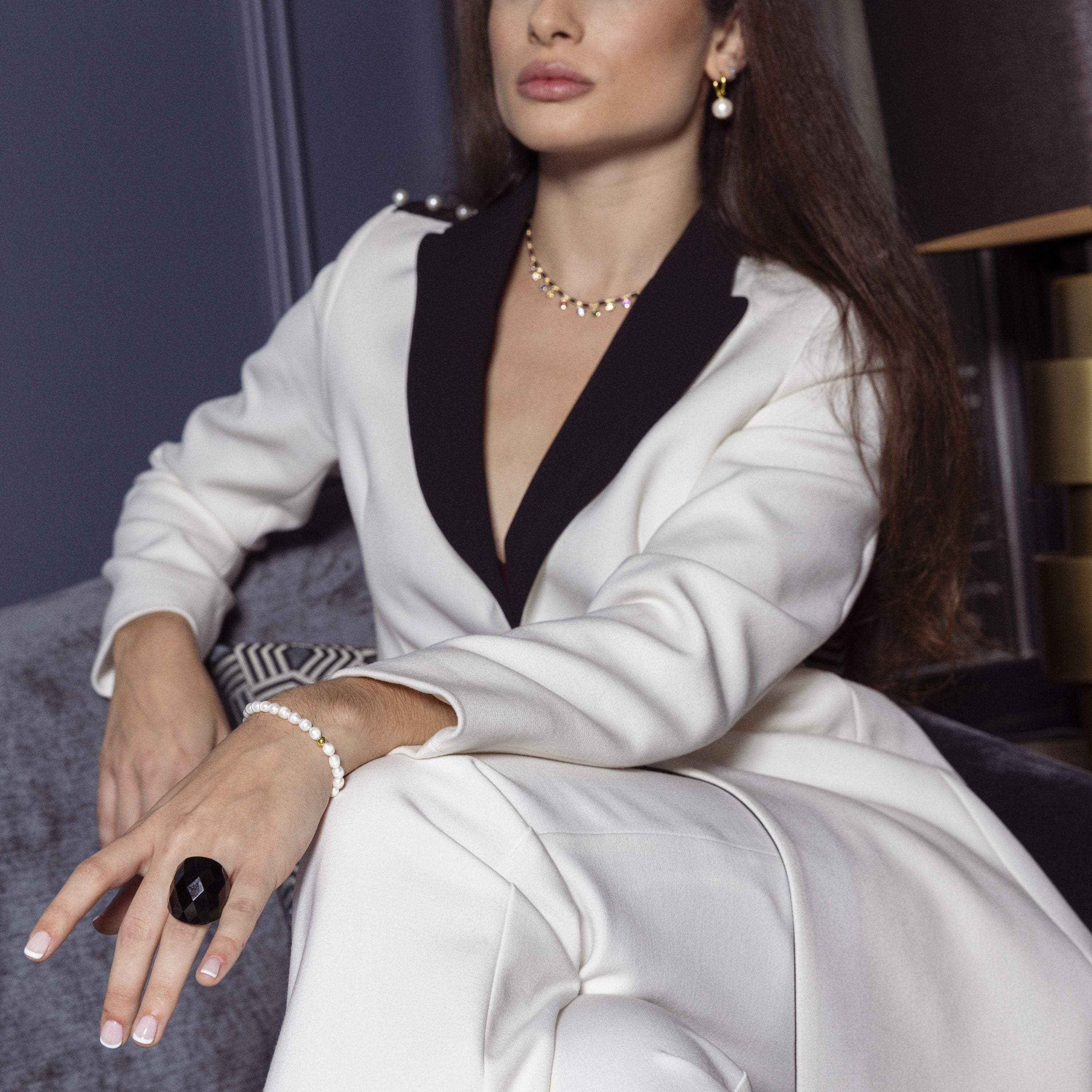 Anillo de Cuarzo Hidrotermal Onix acabado en oro amarillo 18K - Konsil