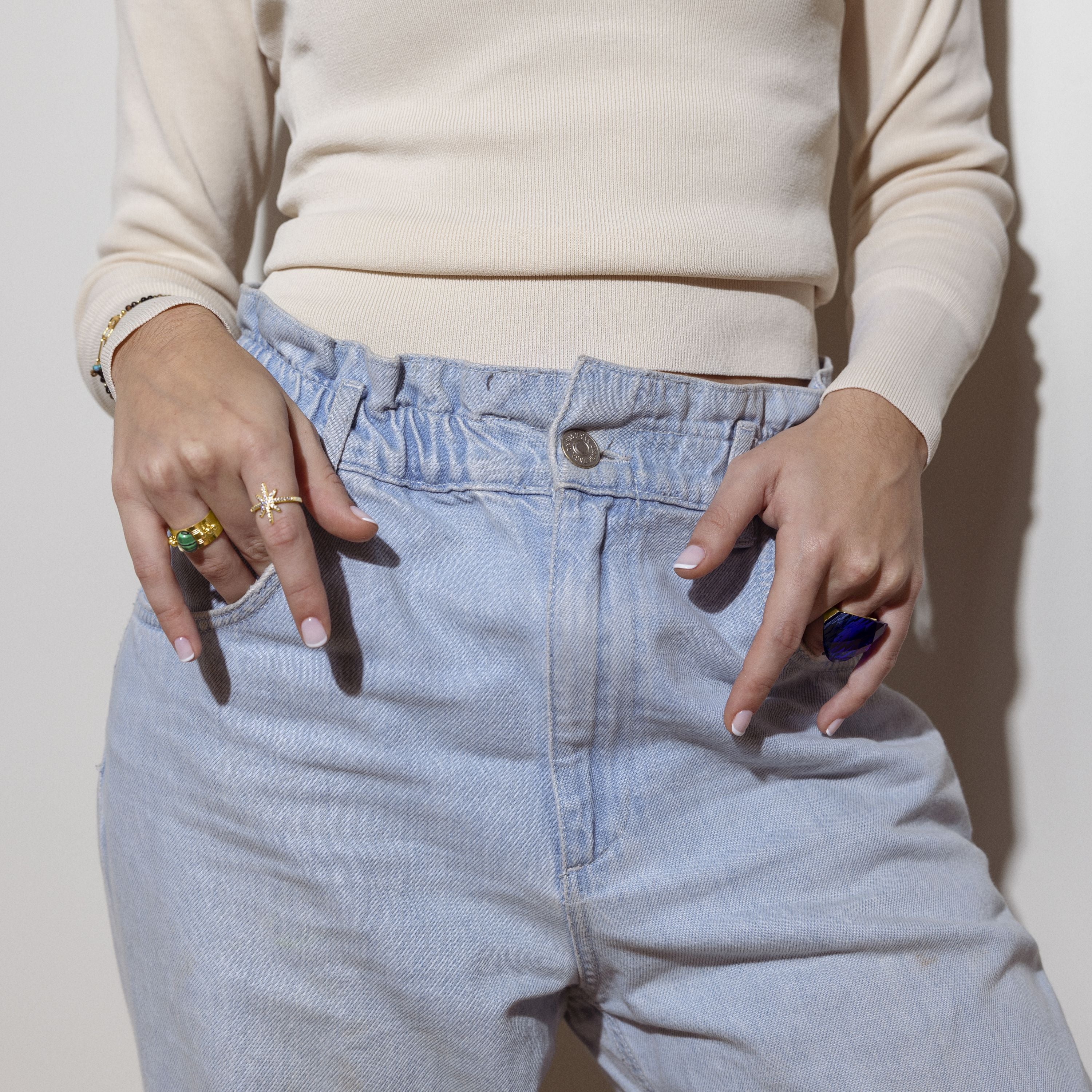 Hydrothermischer Quarzring mit Lapislazuli, vergoldet mit 18K Gelbgold - Konsil