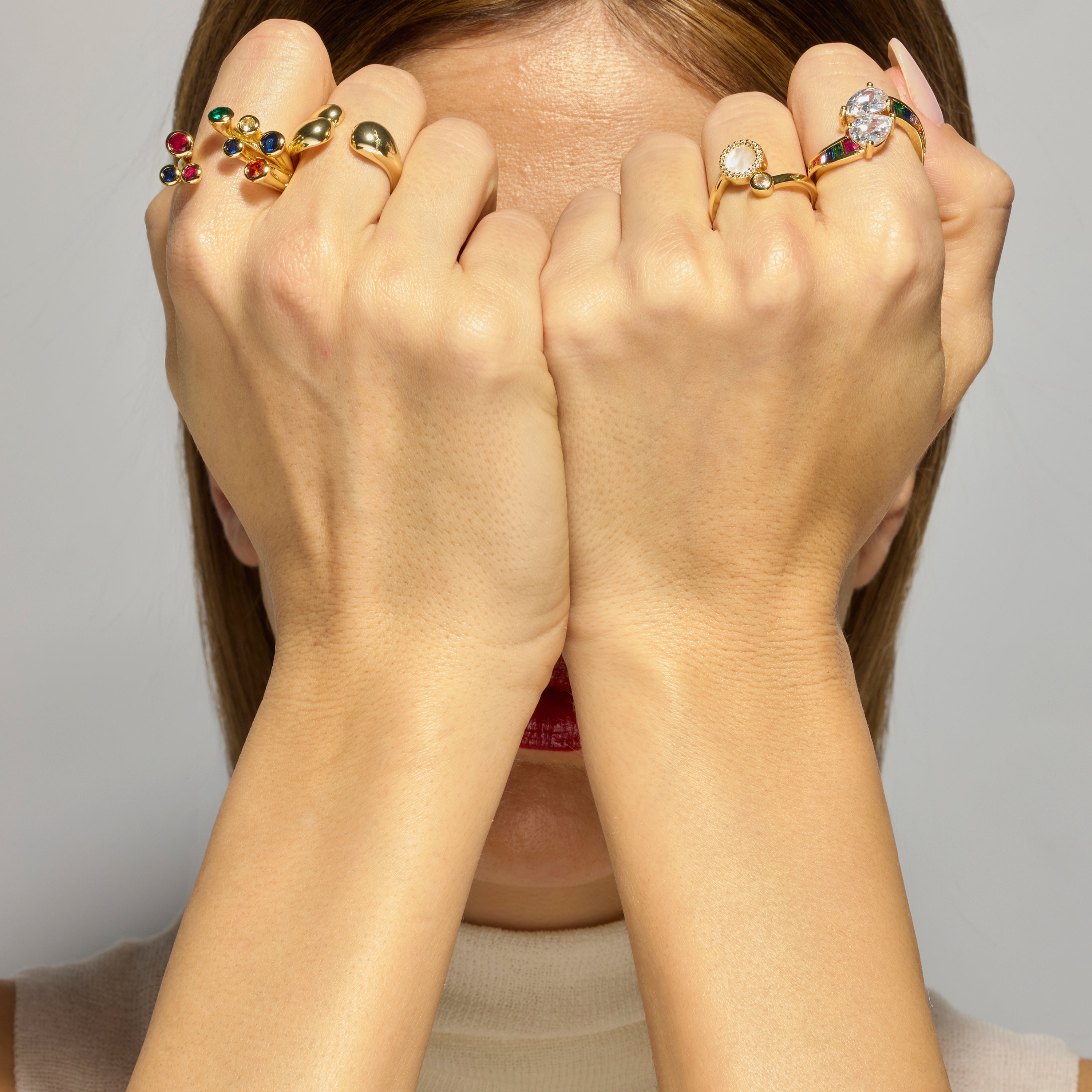 Anillo con Madreperla Blanca acabado oro 18k - Yaran