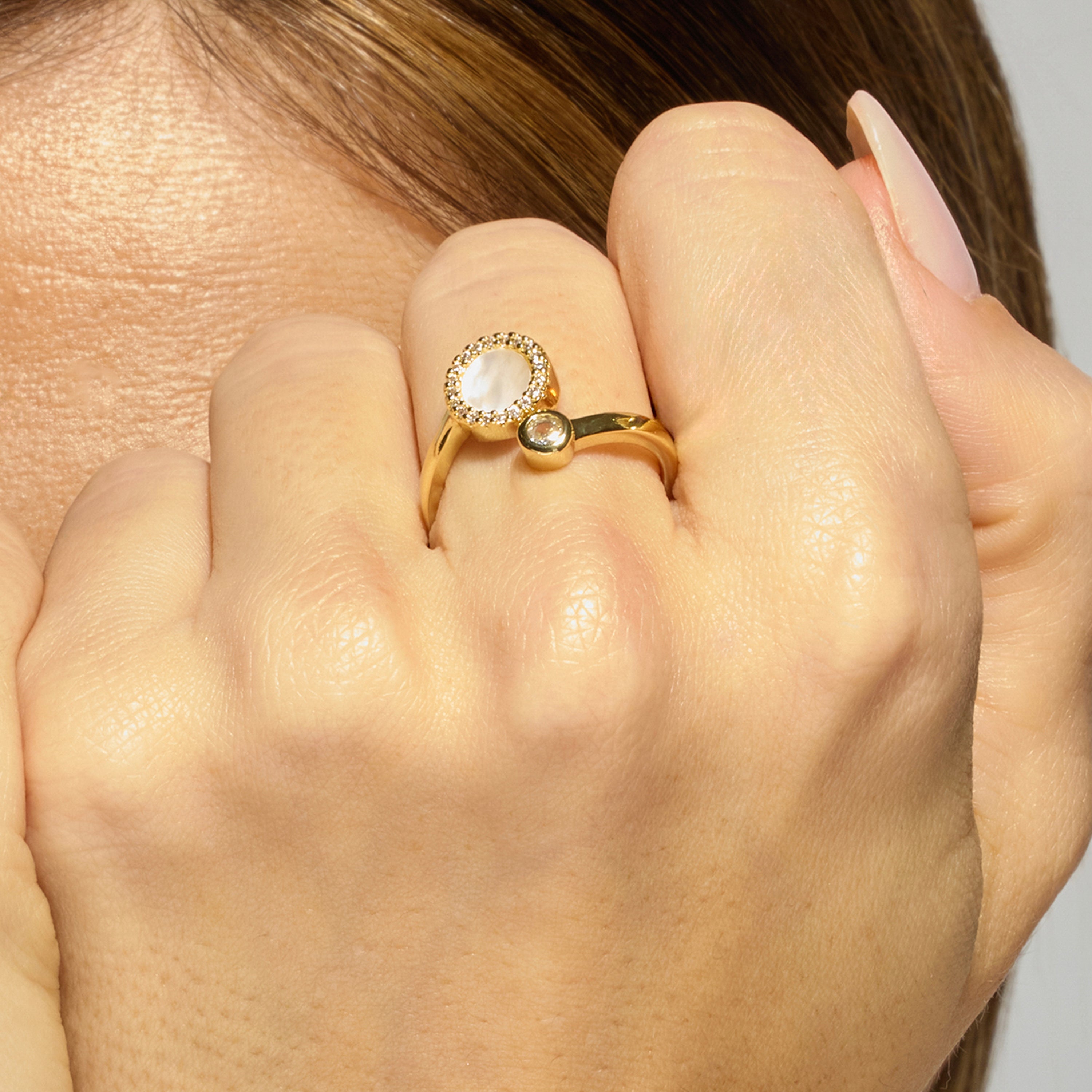 Ring with White Mother-of-Pearl finished in 18k gold - Yaran