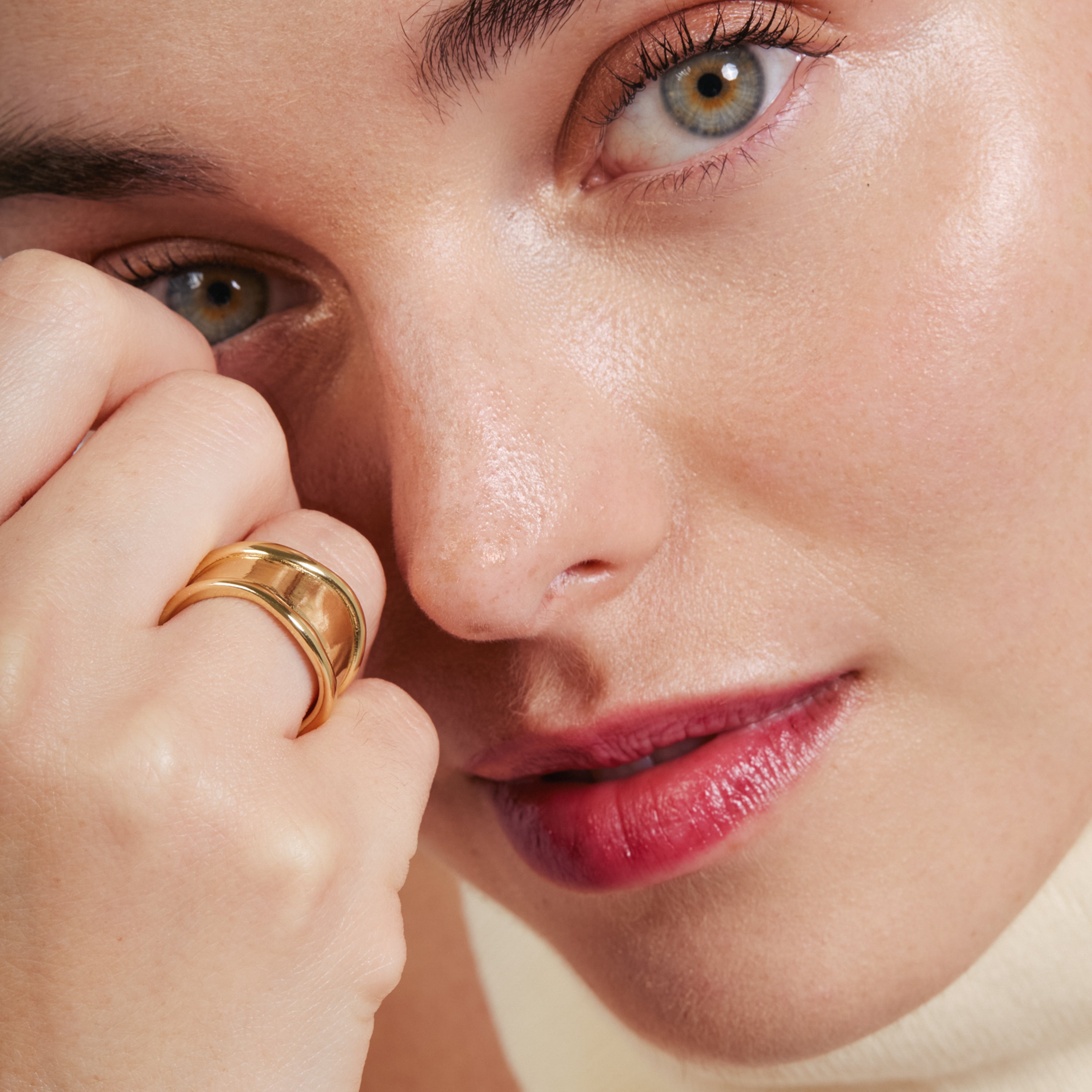 Anillo acabado en oro amarillo de 18k - Miceo