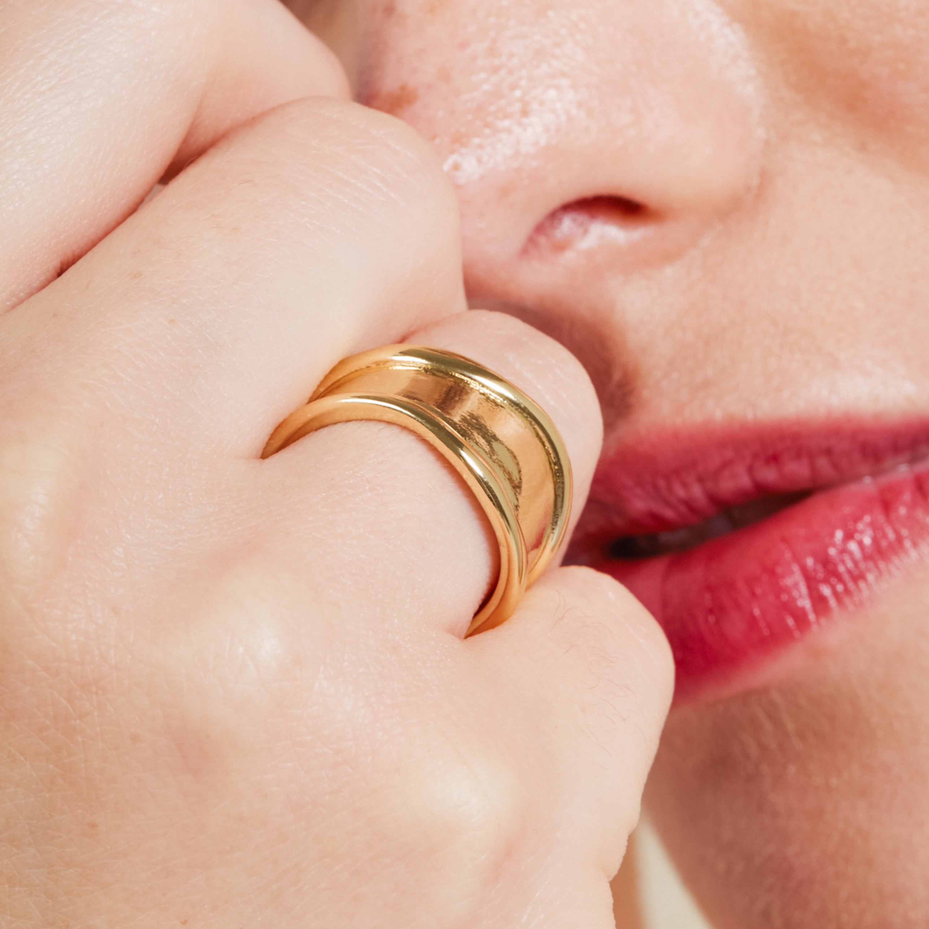 Anillo acabado en oro amarillo de 18k - Miceo