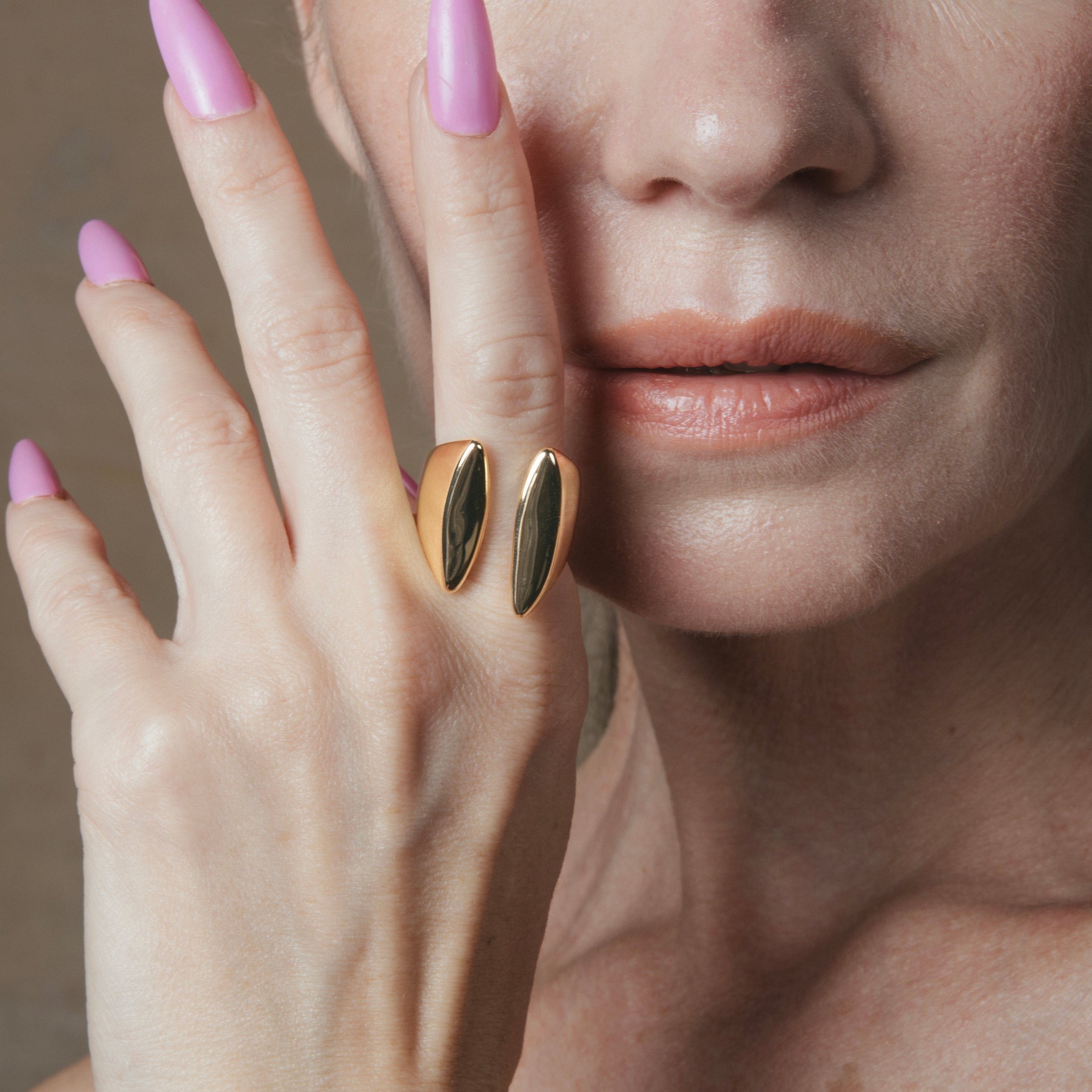 Anillo acabado en oro amarillo de 18k - Yaslah